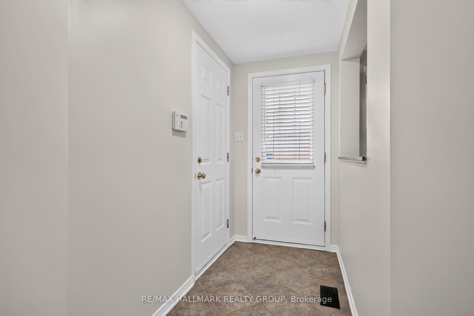 44 Drumso Street, Hunt Club - South Keys and Area, ON K1T 3X9 photo 4