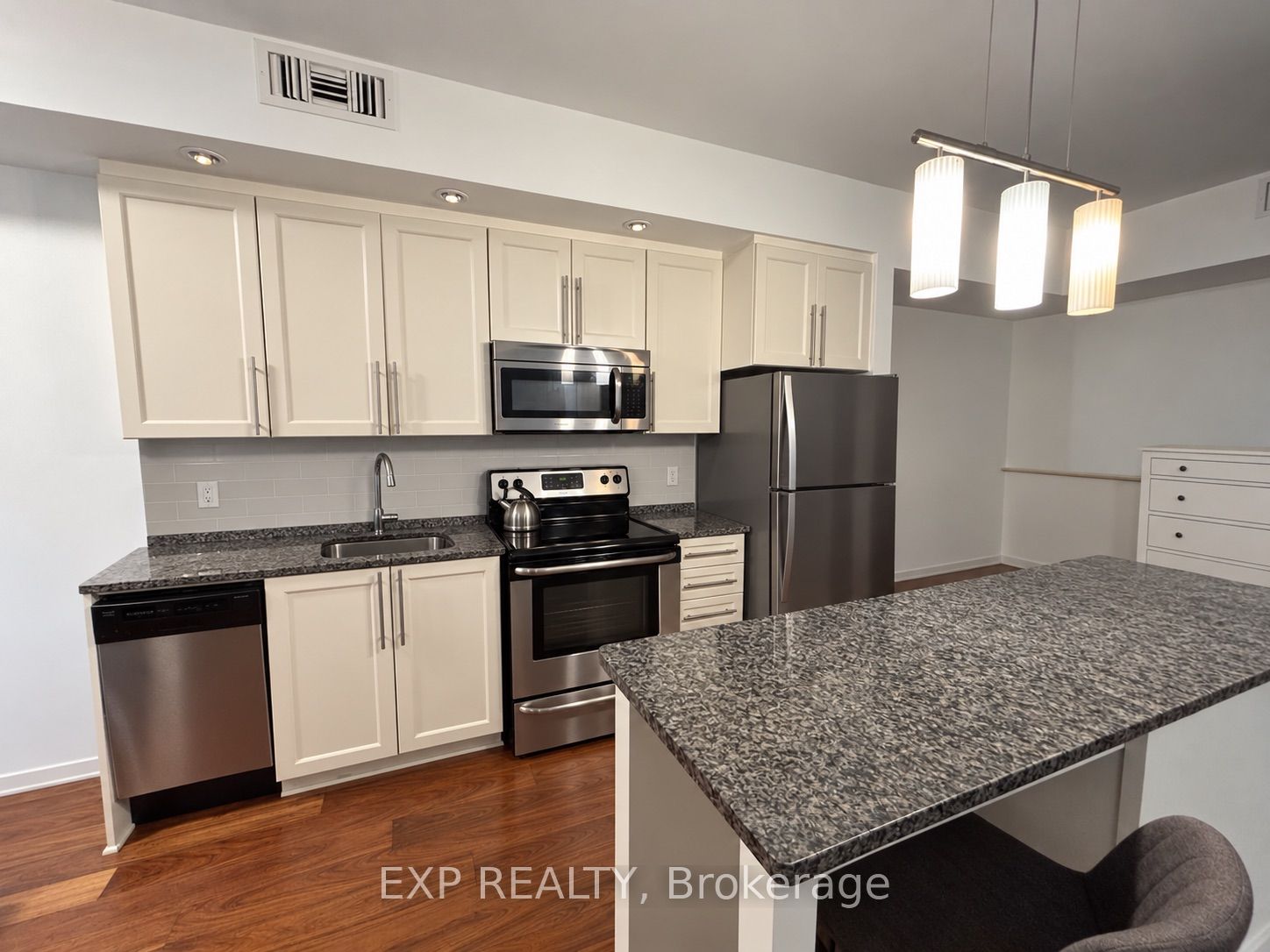 238 Besserer Street 414, Lower Town - Sandy Hill, ON K1N 6B1 photo 2