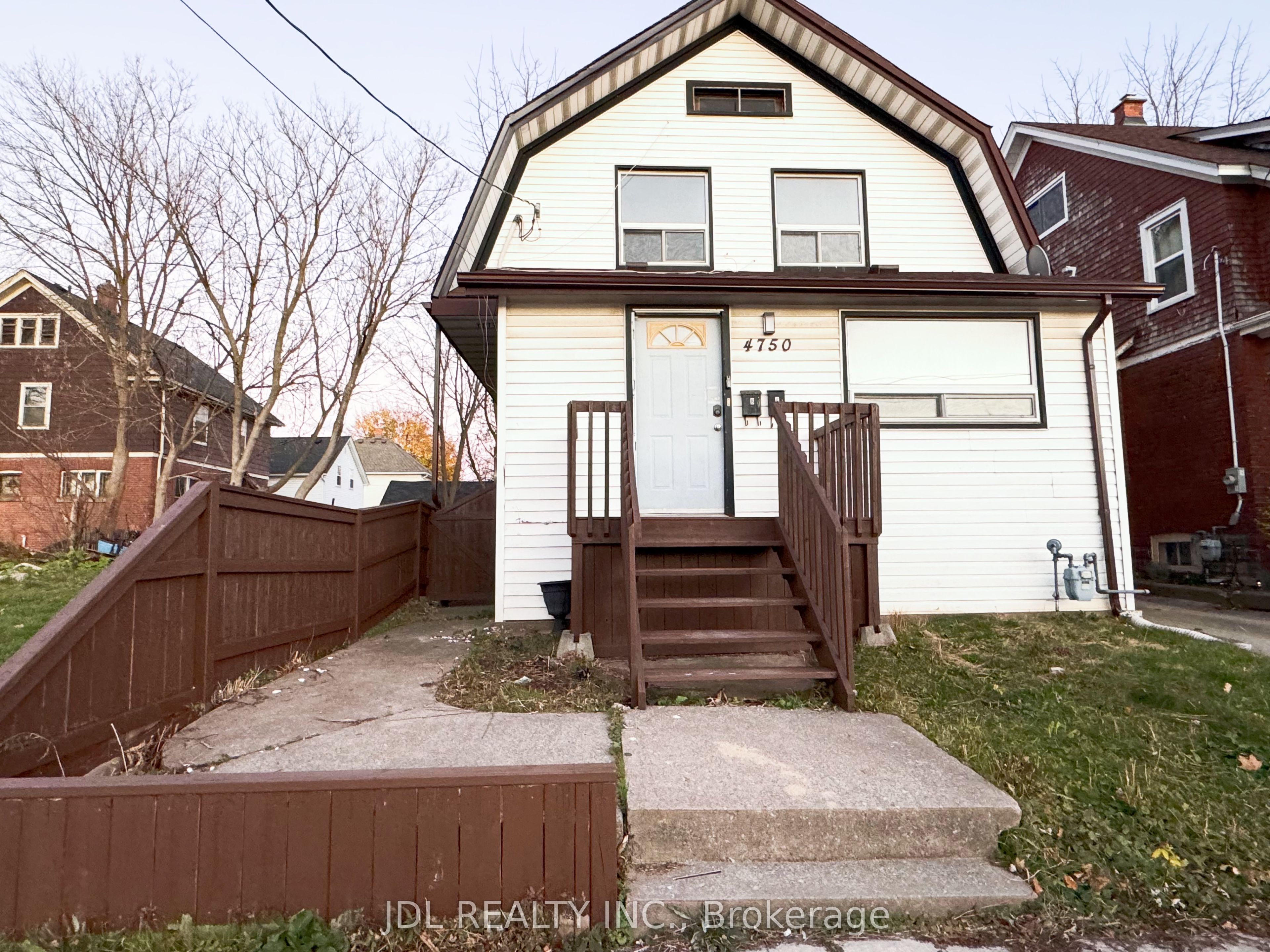 4750 Saint Lawrence Avenue Main, Niagara Falls, ON L2E 3X9