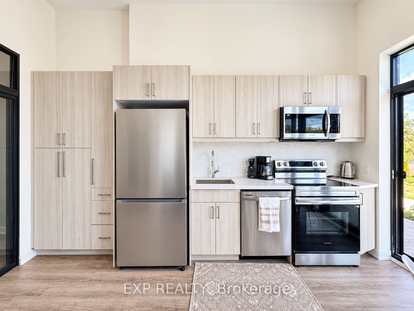 350 Prince Charles Drive S, Welland, ON L3C 5A6 photo 4