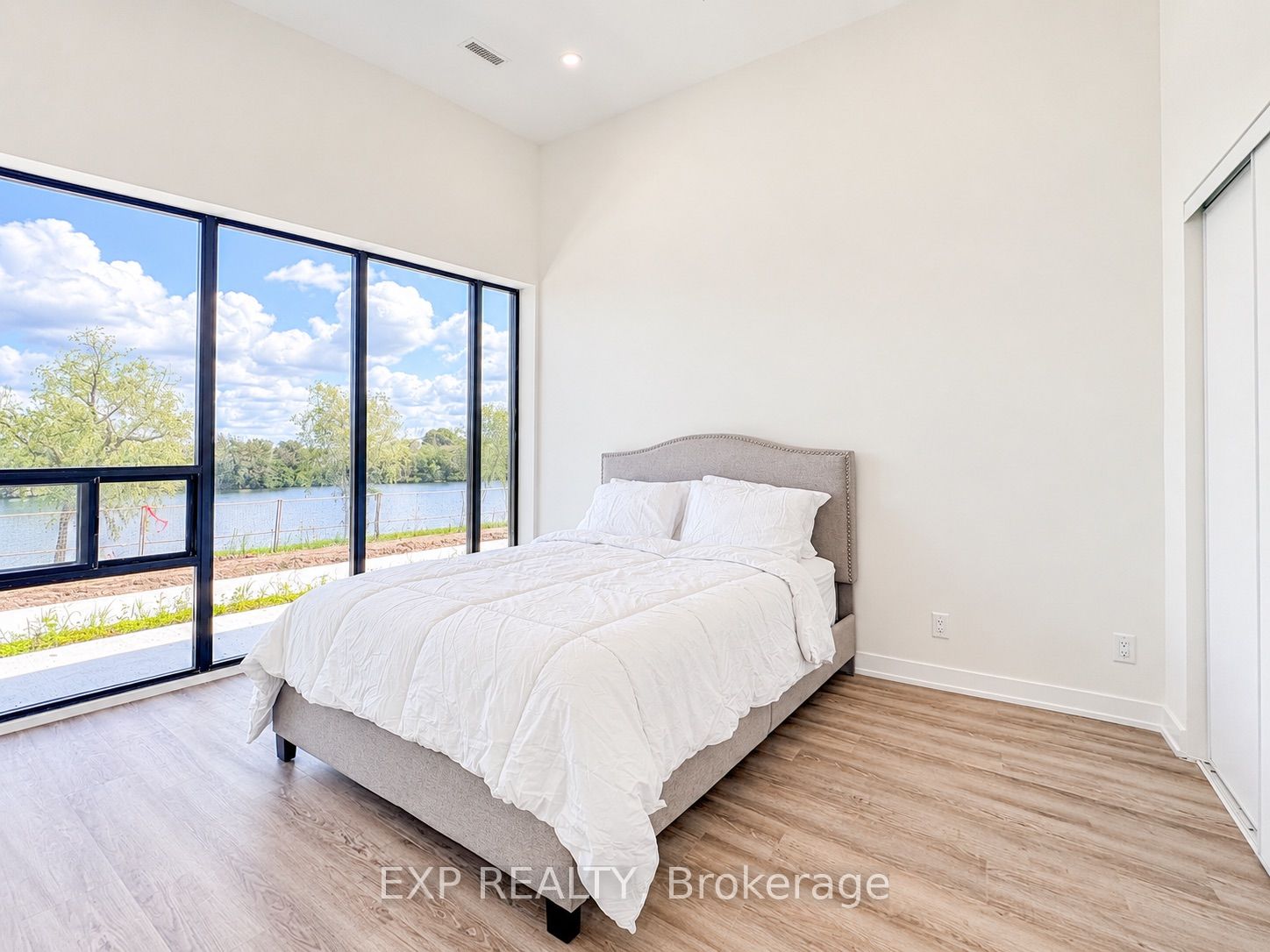 350 Prince Charles Drive S, Welland, ON L3C 5A6 photo 5
