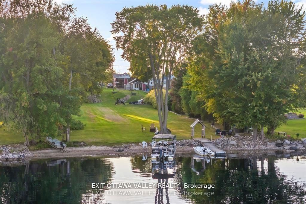 44 Lacroix Bay Road, Whitewater Region, ON K0J 2L0