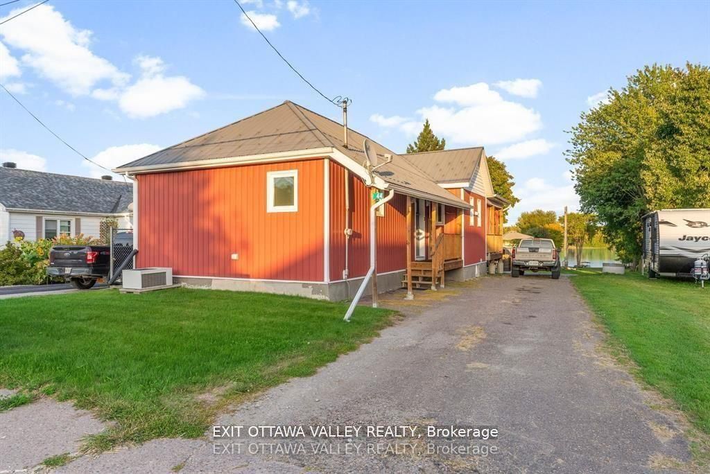 44 Lacroix Bay Road, Whitewater Region, ON K0J 2L0 photo 2