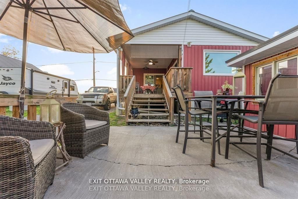 44 Lacroix Bay Road, Whitewater Region, ON K0J 2L0 photo 4