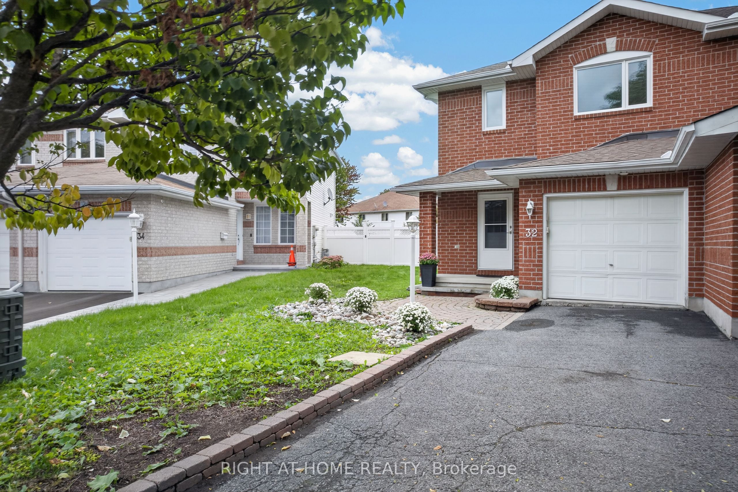 32 Saffron Court, Barrhaven, ON K2J 4R7