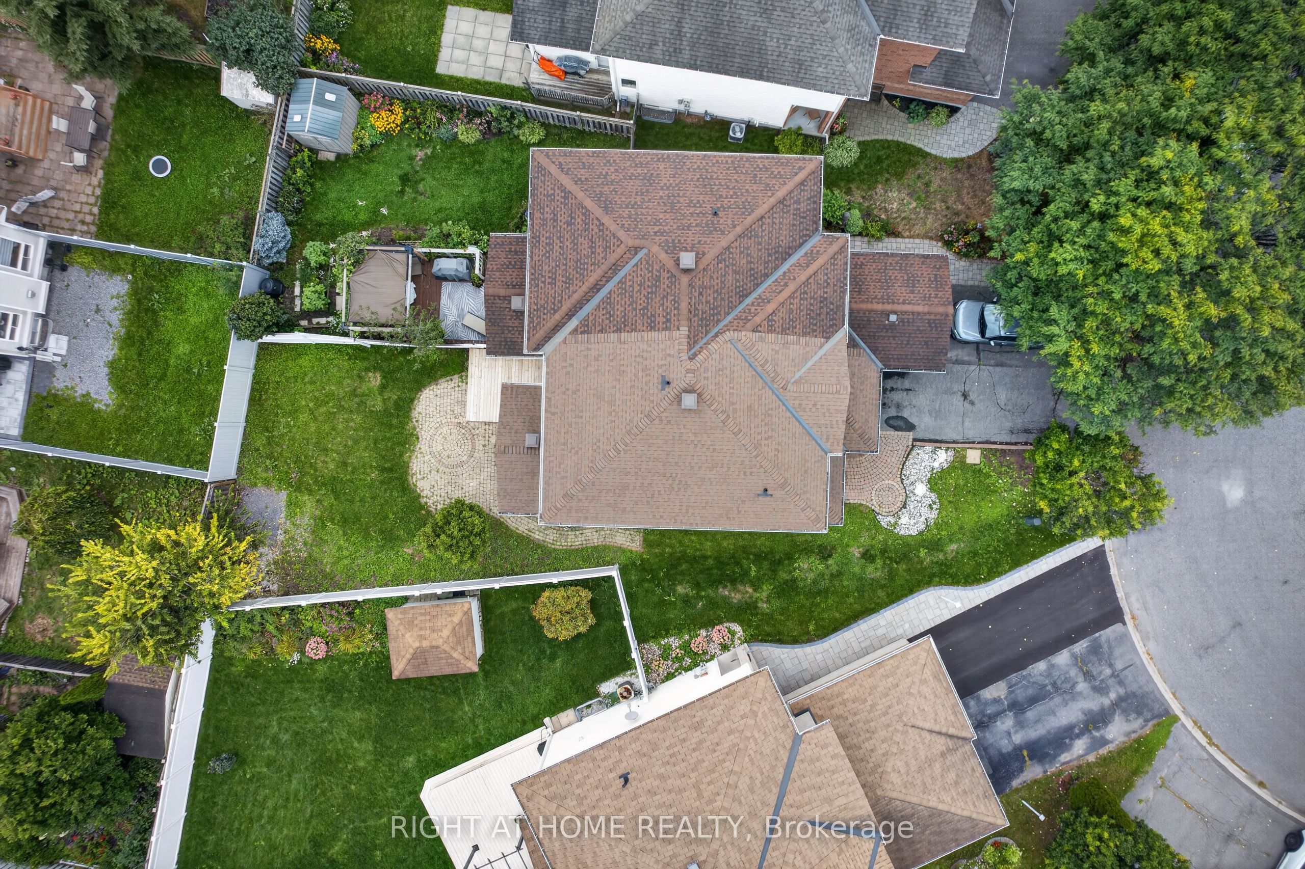 32 Saffron Court, Barrhaven, ON K2J 4R7 photo 4