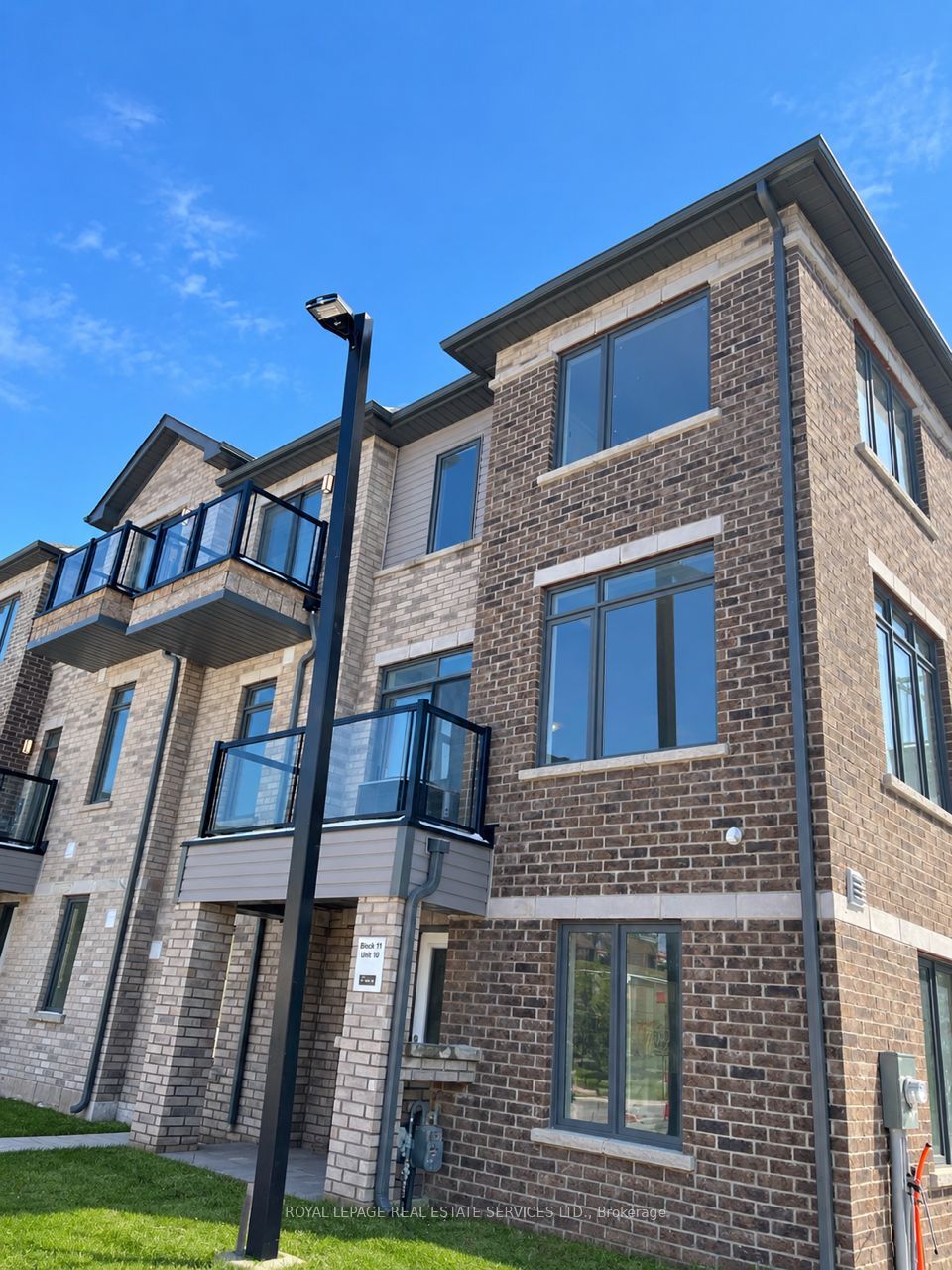 585 Colborne Street 1110, Brantford, ON N3S 0K4 photo 2