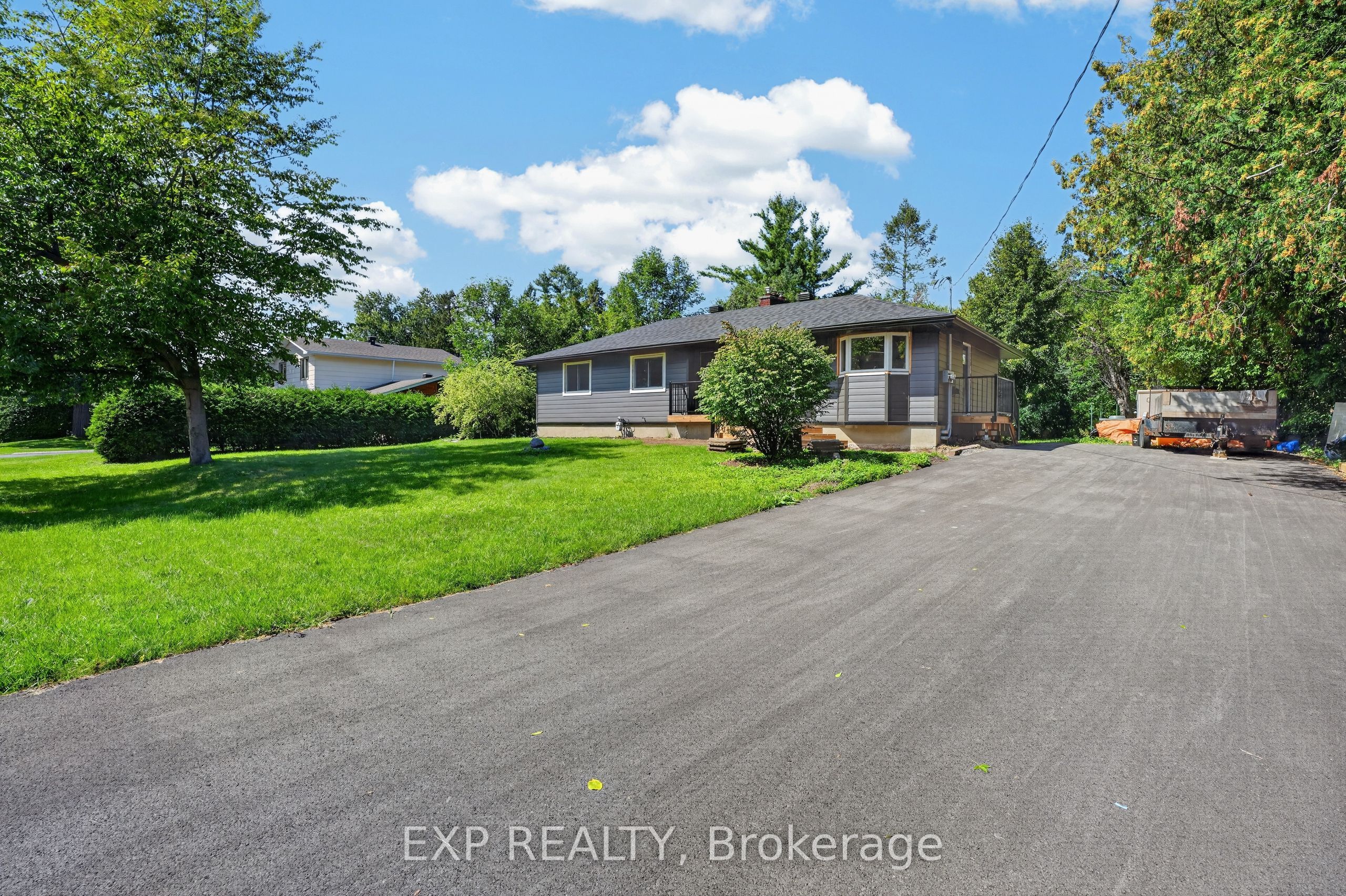 137 Grenfell Crescent, Tanglewood - Grenfell Glen - Pineglen, ON K2G 0G6 photo 2