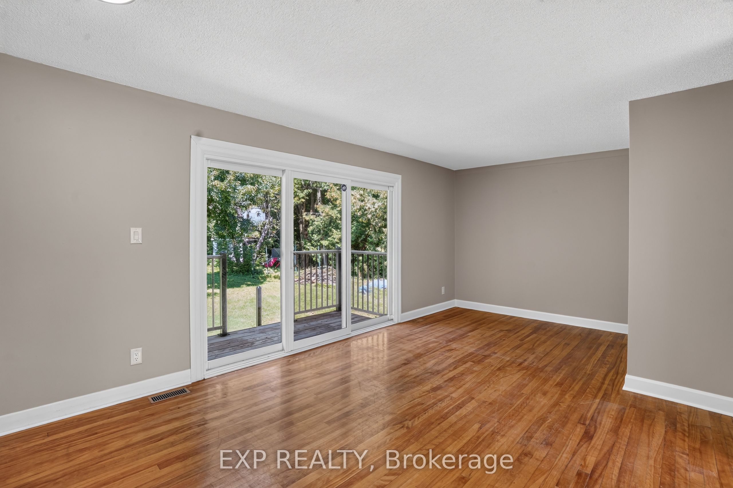 137 Grenfell Crescent, Tanglewood - Grenfell Glen - Pineglen, ON K2G 0G6 photo 4
