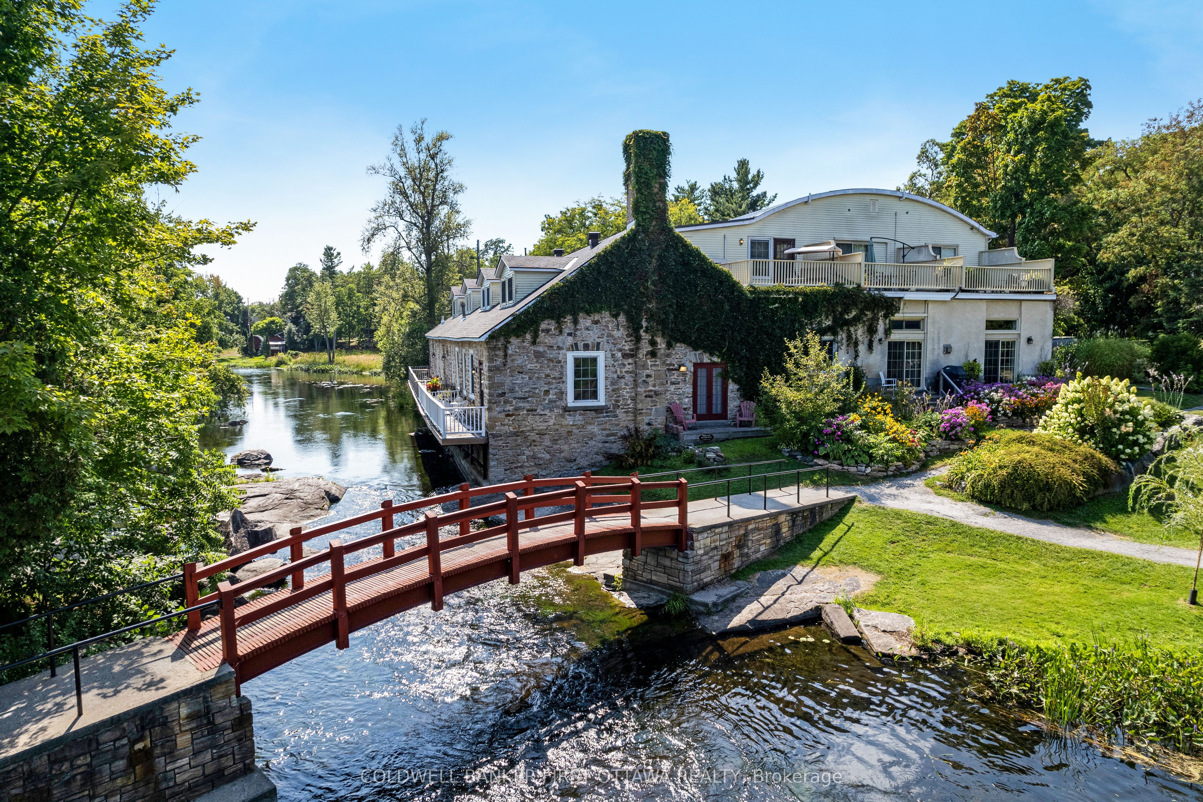 7A Lewis Street, Perth, ON K7H 1M6