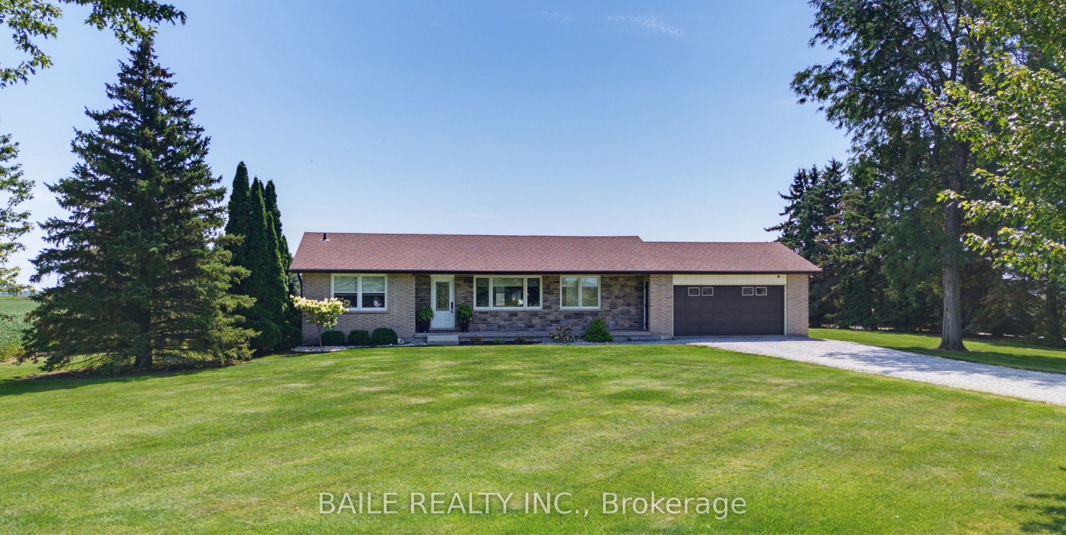 6725 Churchill Line, Brooke-Alvinston, ON N0M 2S0 photo 2