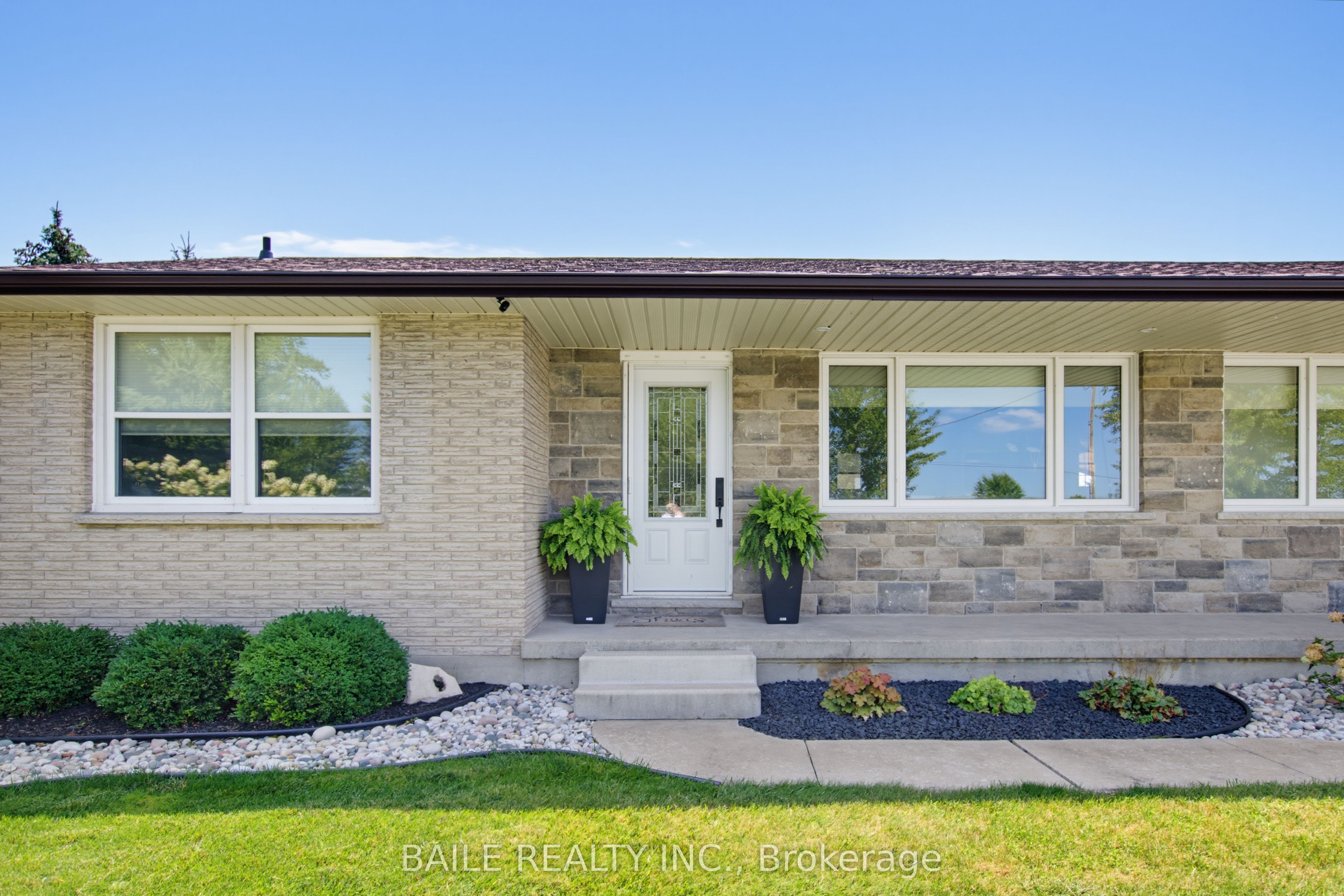 6725 Churchill Line, Brooke-Alvinston, ON N0M 2S0 photo 3