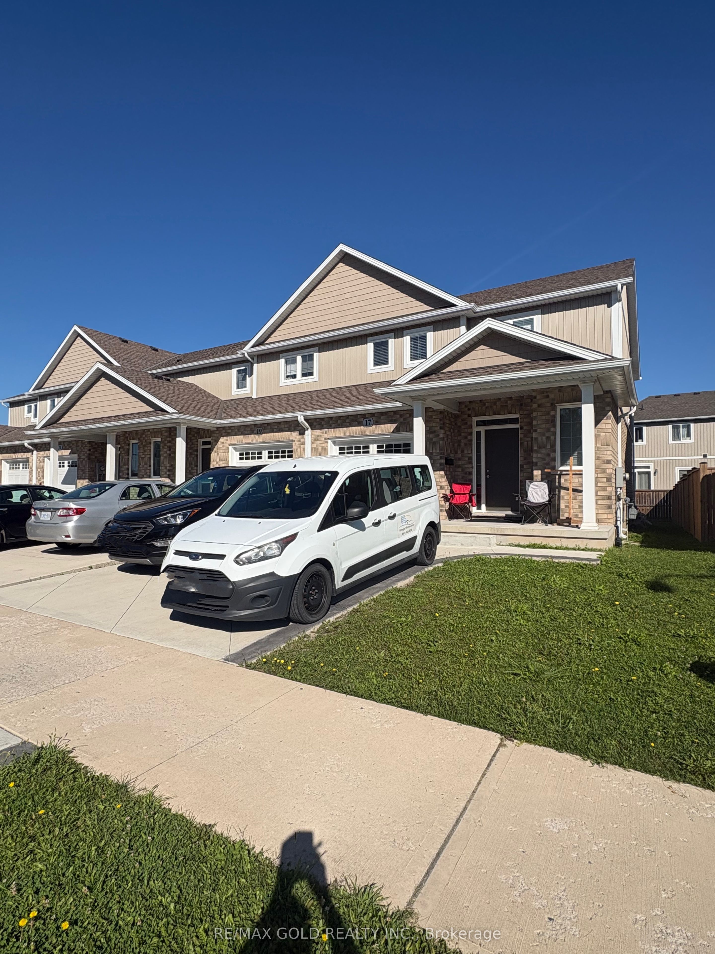 17 Marshall Lane, St. Catharines, ON L2P 0E8
