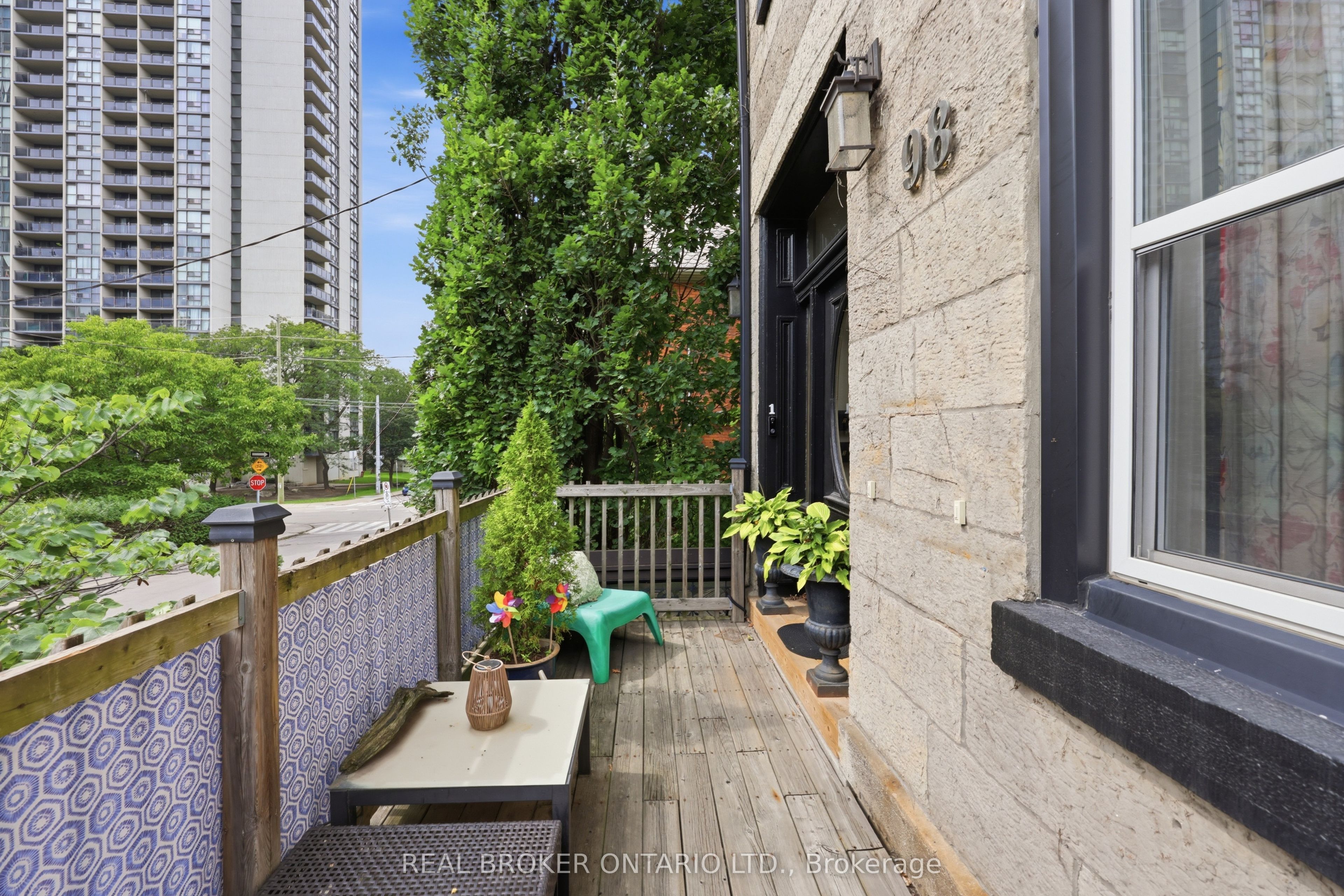 98 Duke Street, Hamilton, ON L8P 1X5 photo 3