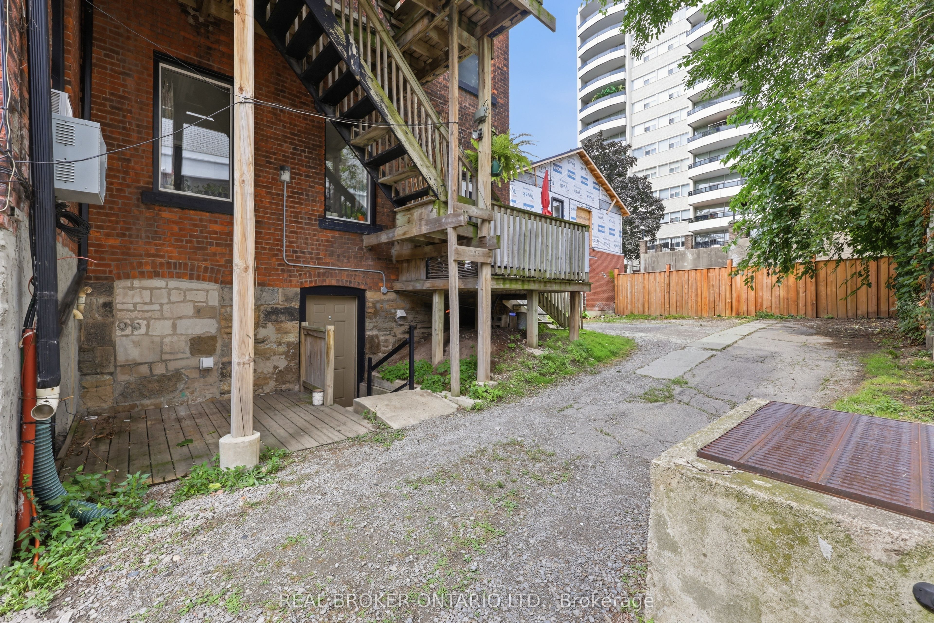 98 Duke Street, Hamilton, ON L8P 1X5 photo 4