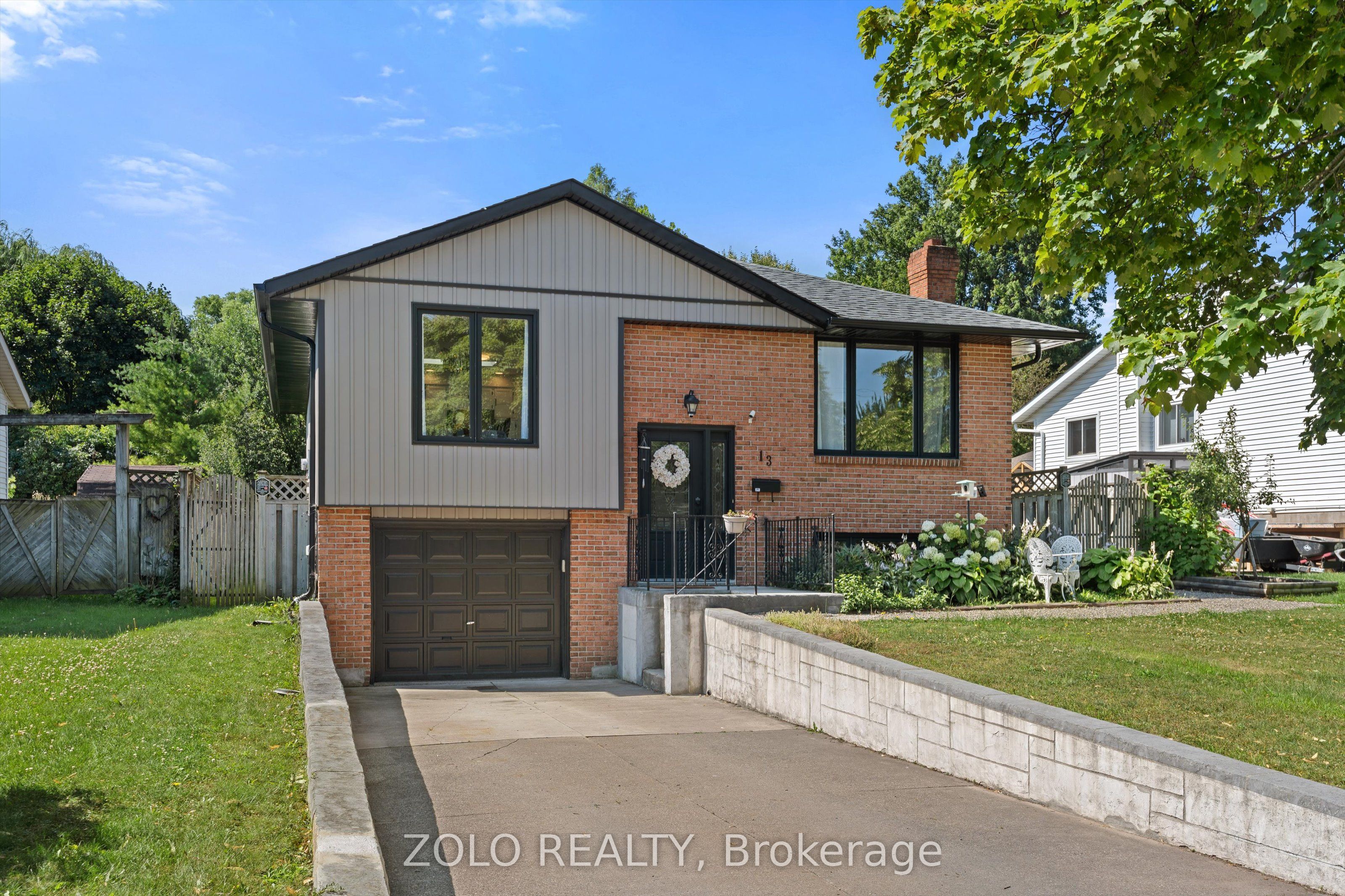 13 Cowan Drive, Thorold, ON L2V 4Y8 photo 2