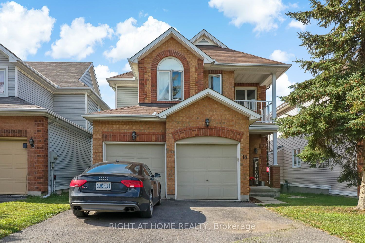 18 Roberge Crescent, Kanata, ON K2L 4G6