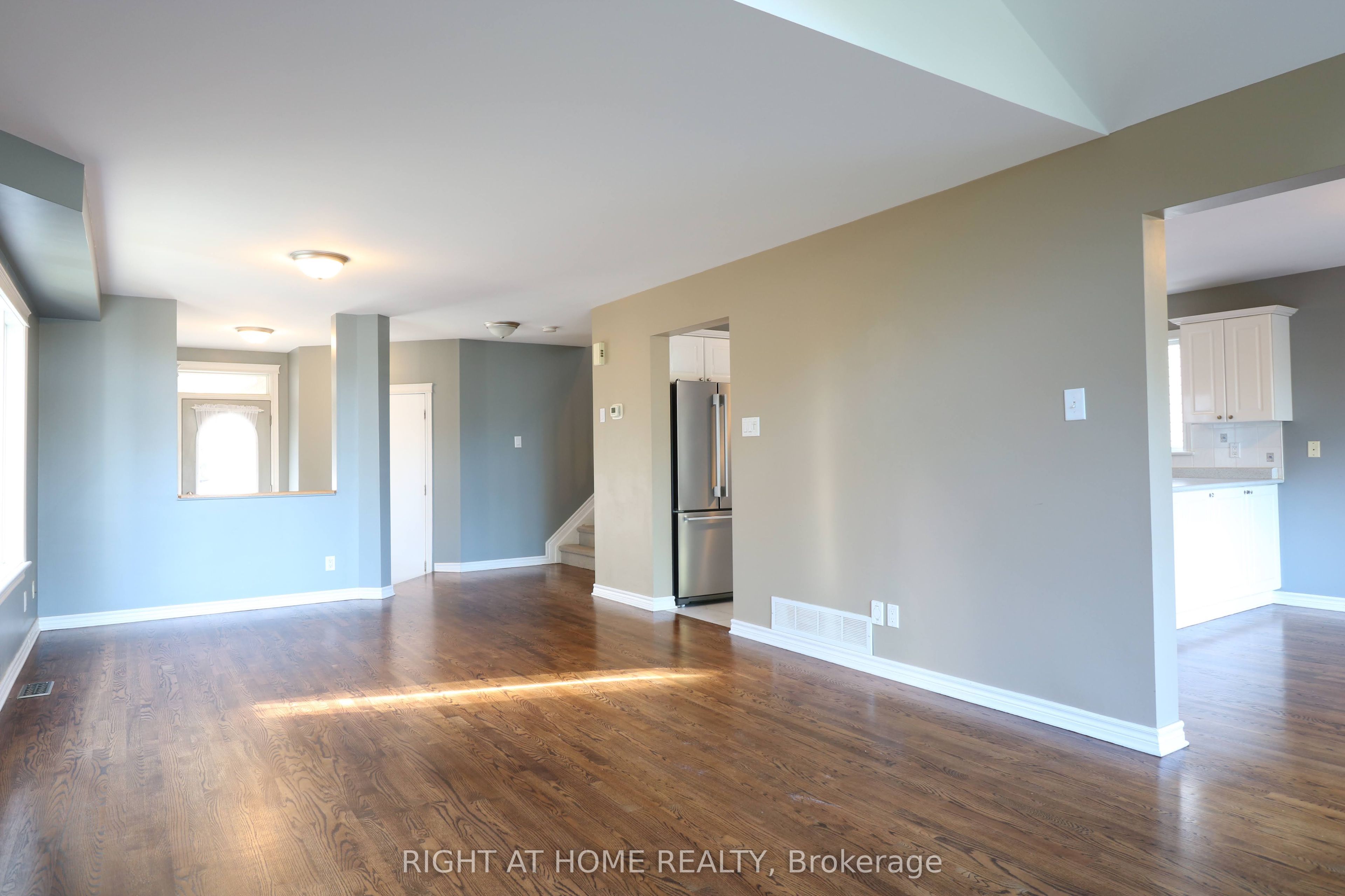 18 Roberge Crescent, Kanata, ON K2L 4G6 photo 4
