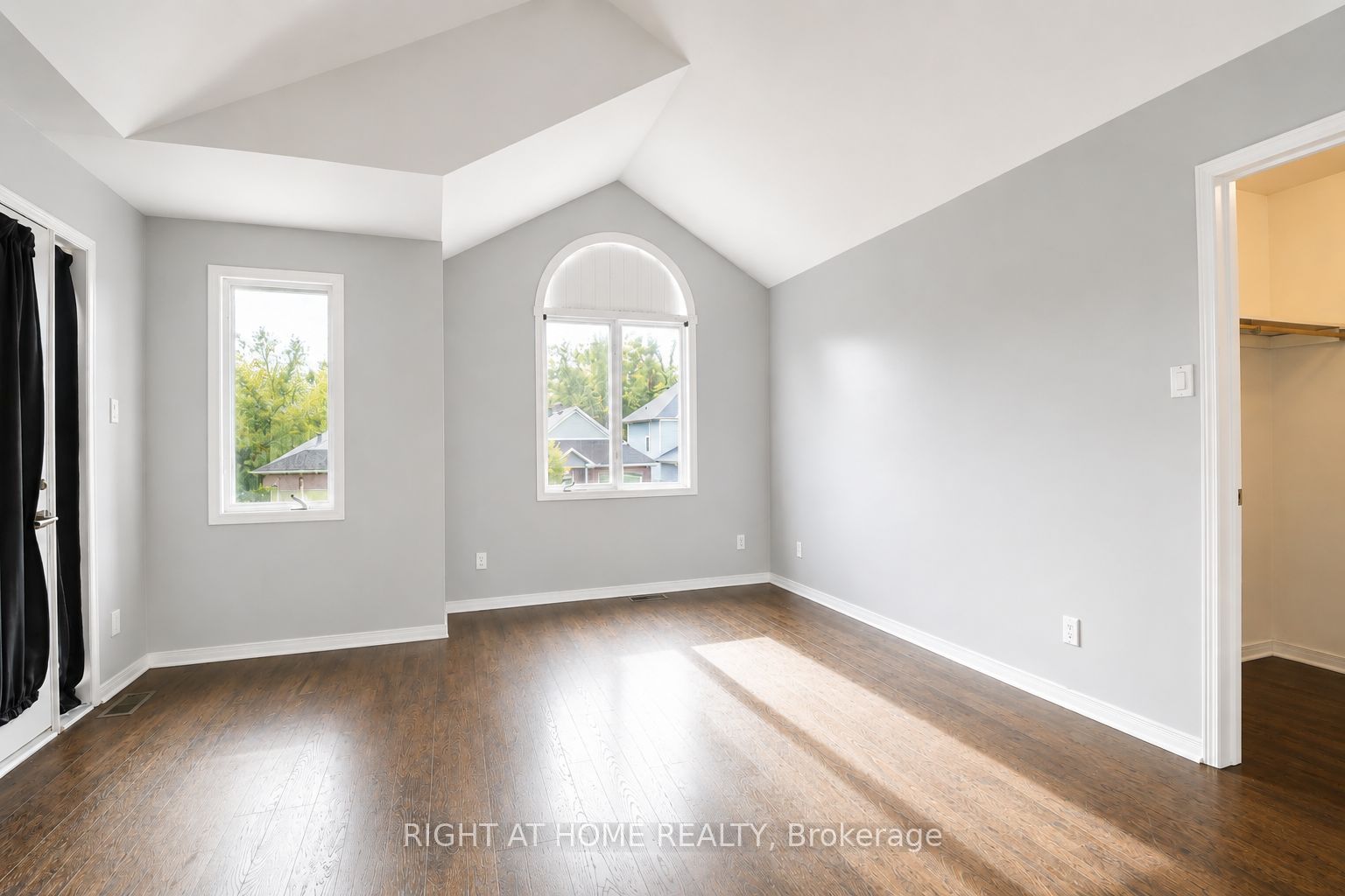 18 Roberge Crescent, Kanata, ON K2L 4G6 photo 5