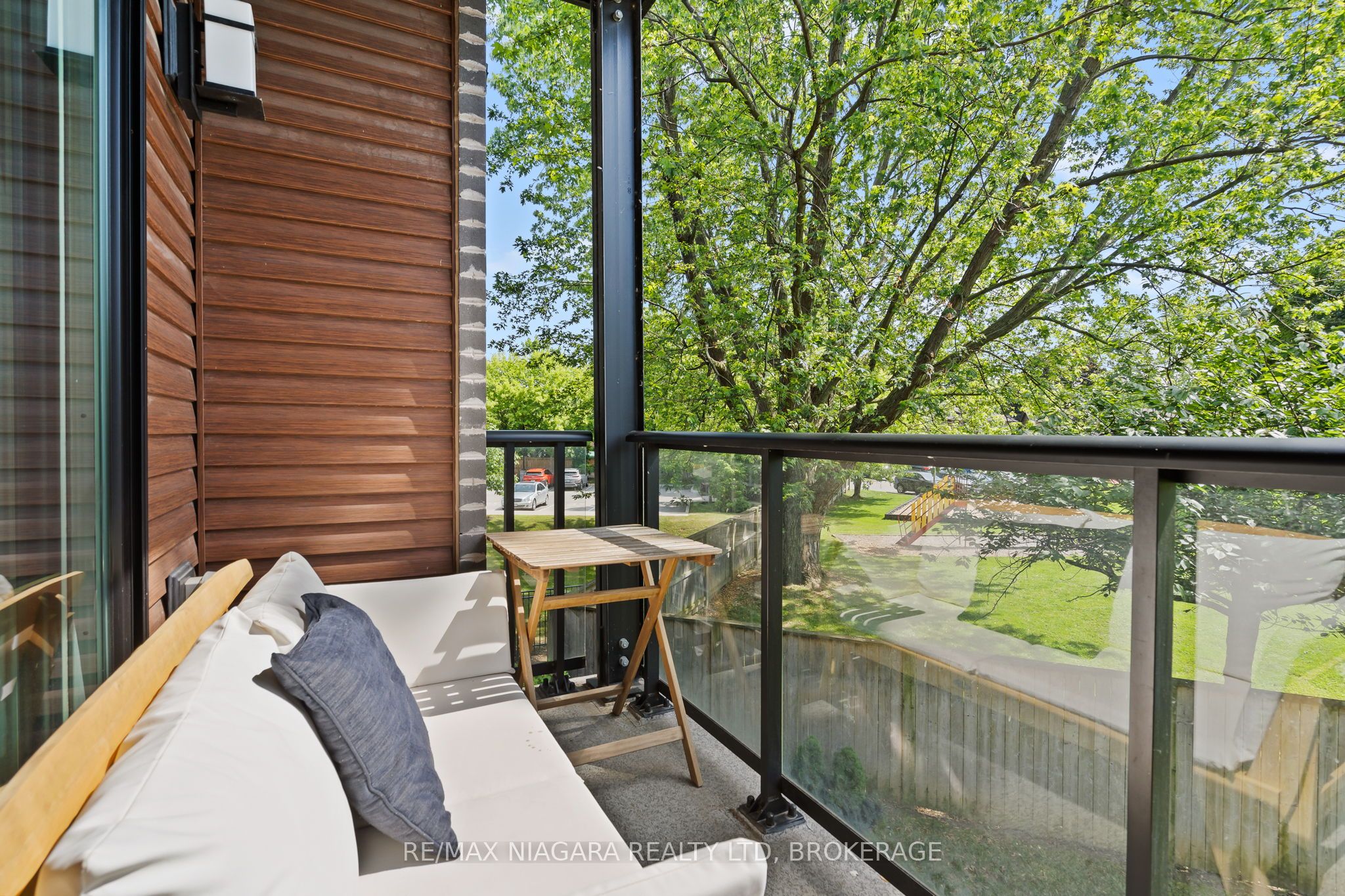 212 Lakeport Road 203, St. Catharines, ON L2N 4R5 photo 3