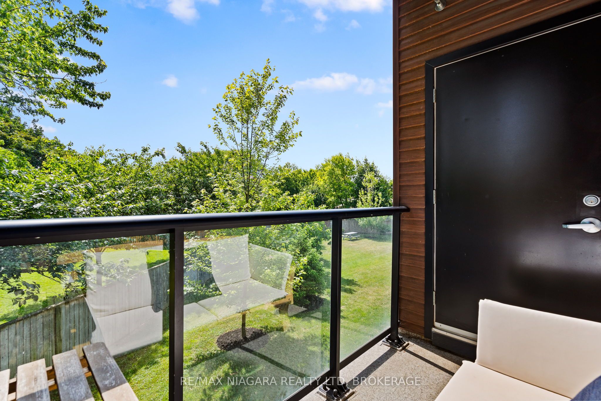 212 Lakeport Road 203, St. Catharines, ON L2N 4R5 photo 4