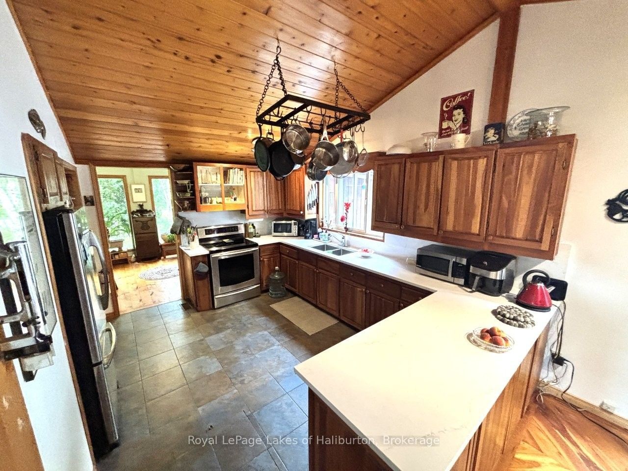10 Nevison Drive, Kawartha Lakes, ON K0M 2L0 photo 3