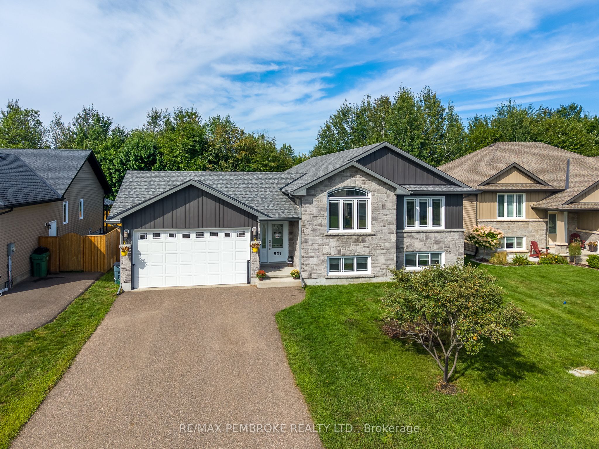 521 Gardner Crescent, Petawawa, ON K8H 0C4 photo 2