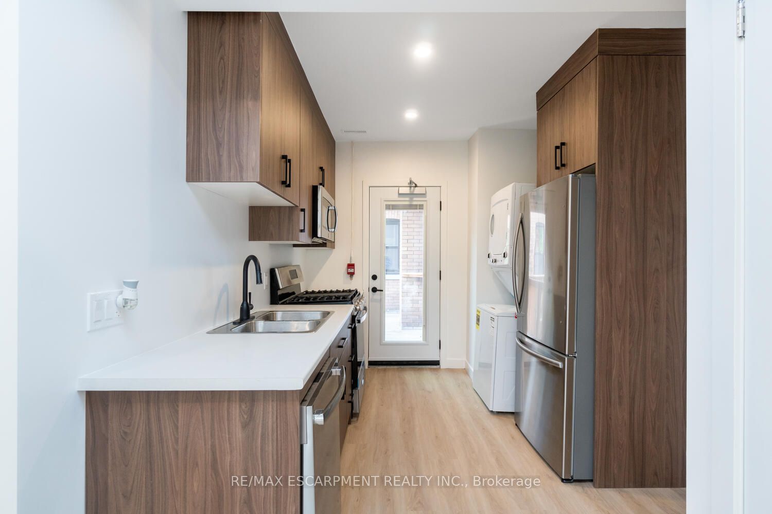 127 Victoria Avenue S 4, Hamilton, ON L8N 2S9 photo 2