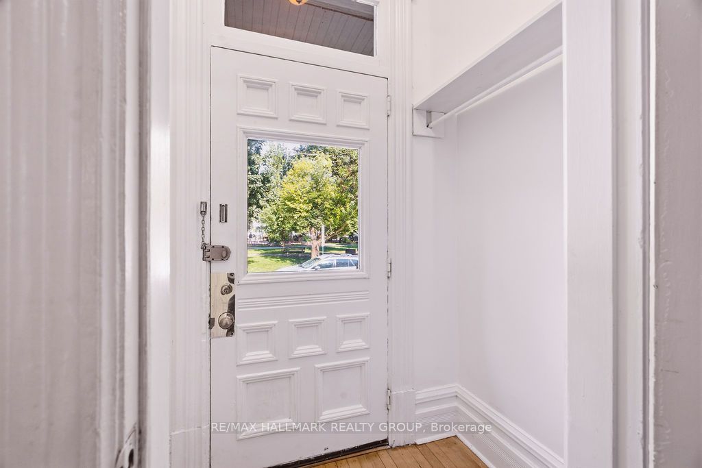 566 MacLaren Street, Ottawa Centre, ON K1R 5K7 photo 3
