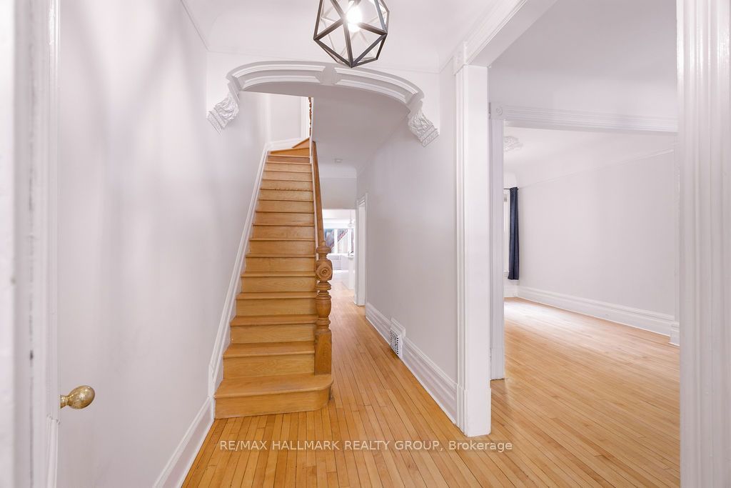566 MacLaren Street, Ottawa Centre, ON K1R 5K7 photo 4