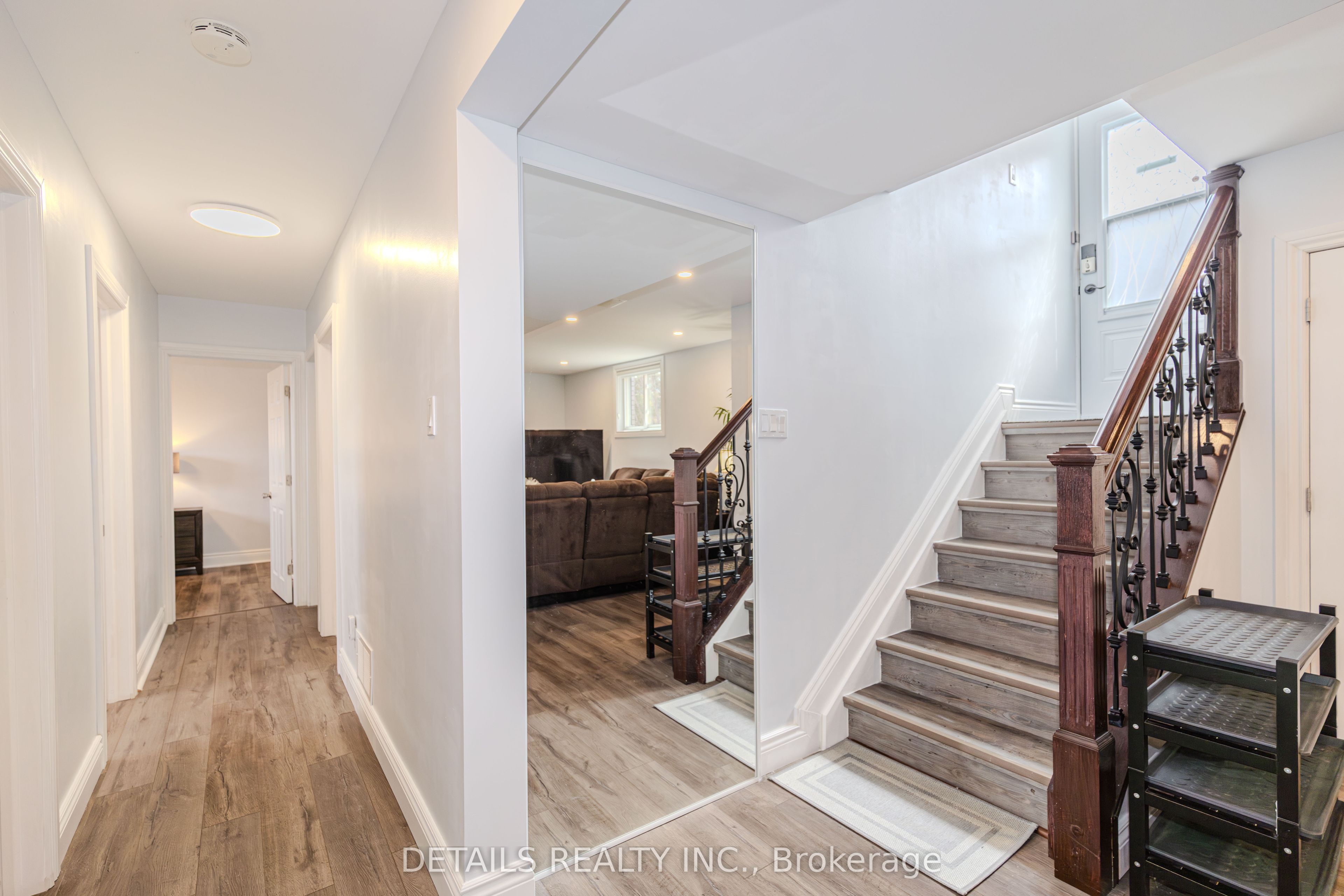 7 Kerry Crescent E, Cityview - Parkwoods Hills - Rideau Shore, ON K2E 5V7 photo 4