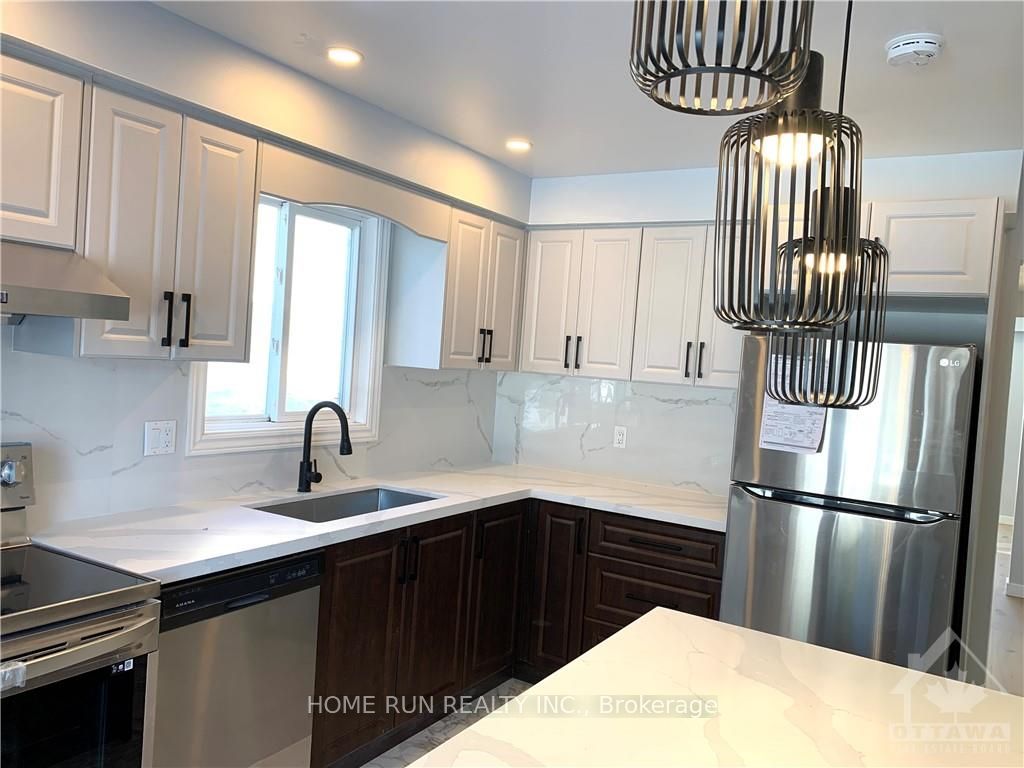 1201 ST MORITZ Court, Orleans - Convent Glen and Area, ON K1C 2B2 photo 2