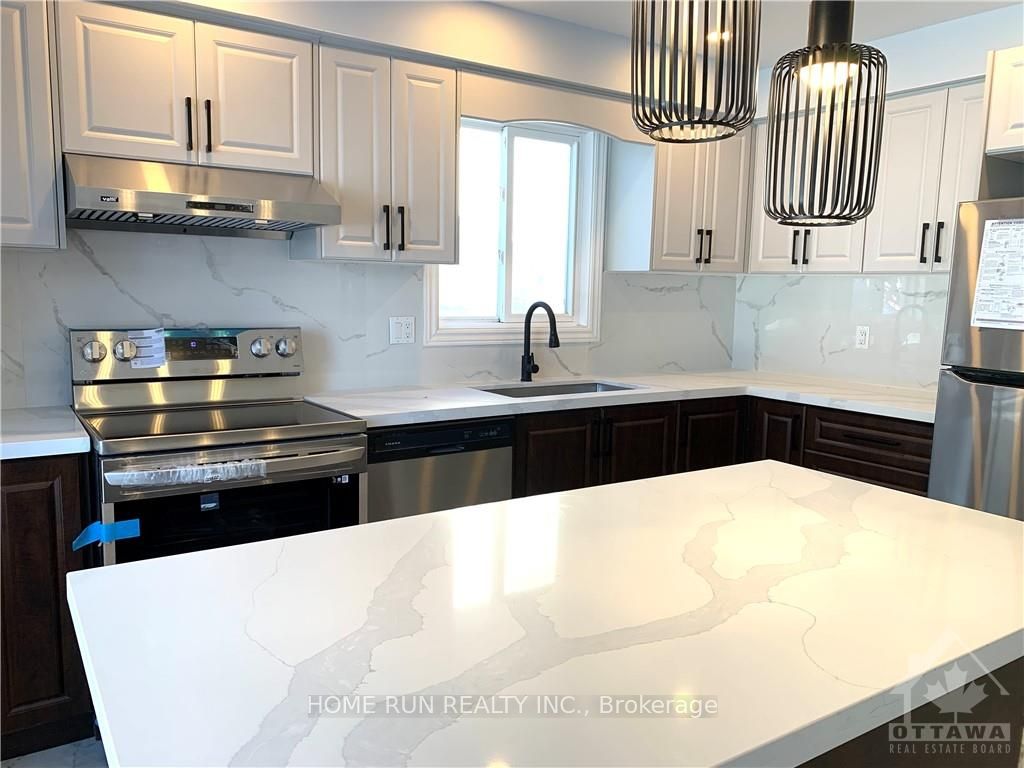 1201 ST MORITZ Court, Orleans - Convent Glen and Area, ON K1C 2B2 photo 3