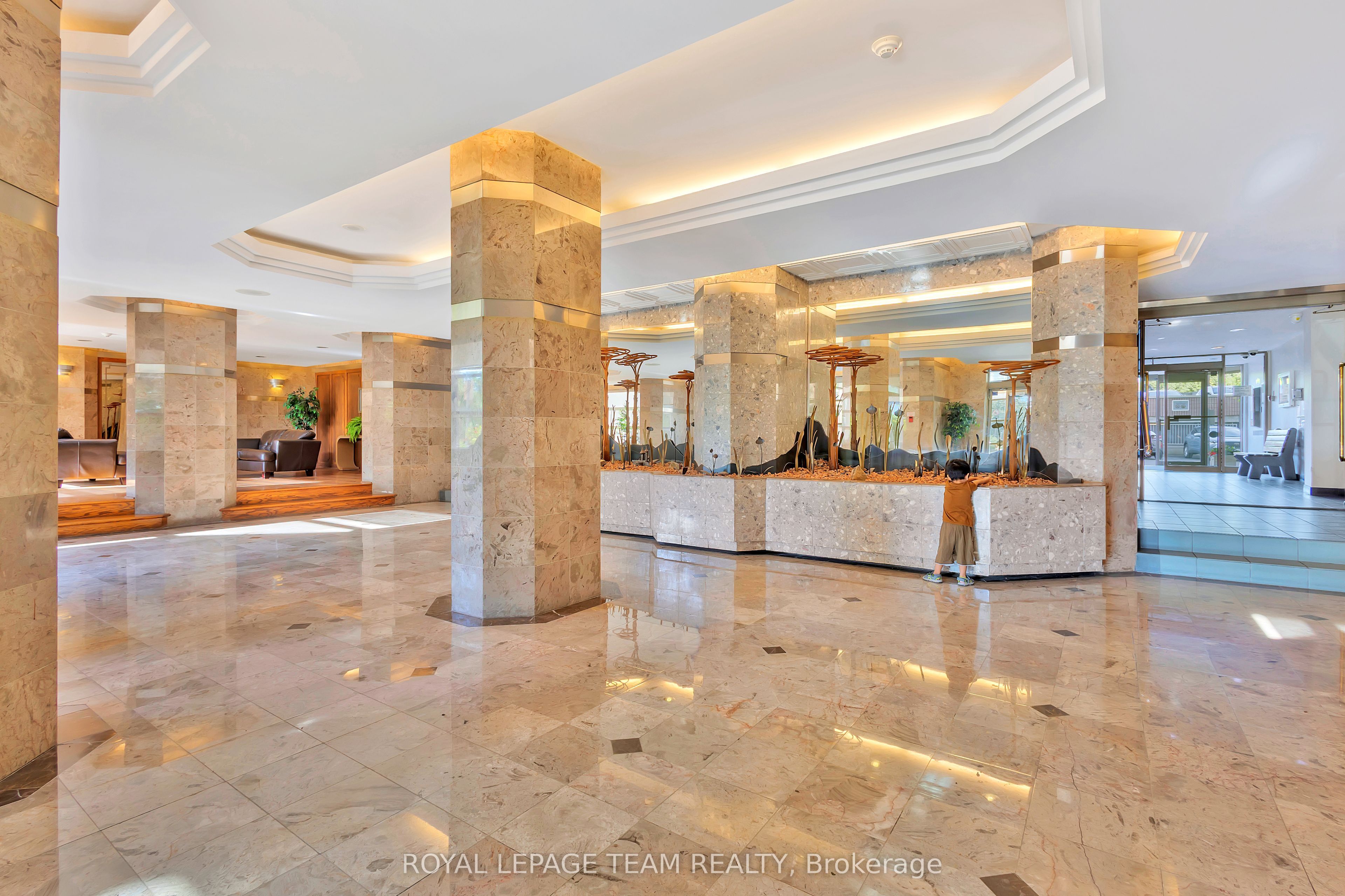 2759 Carousel Crescent 501, Blossom Park - Airport and Area, ON K1T 2N5 photo 4