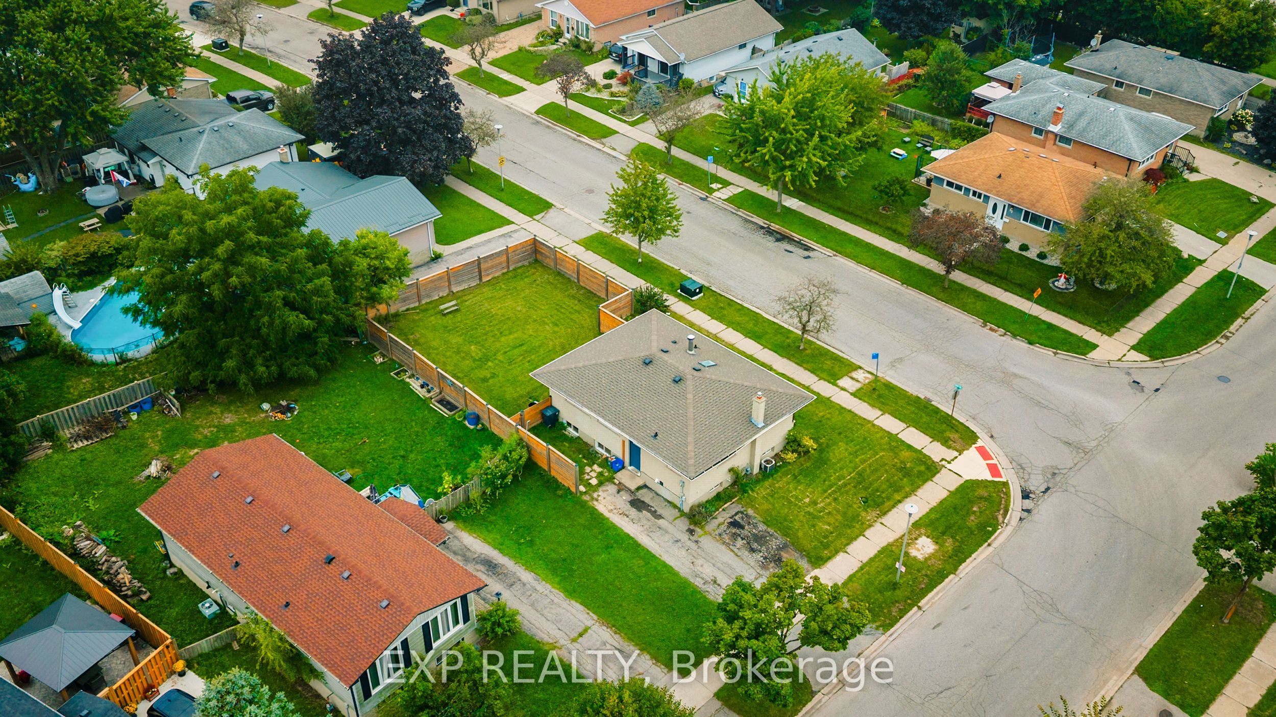 56 Ashbury Avenue, London South, ON N6E 1T1 photo 2