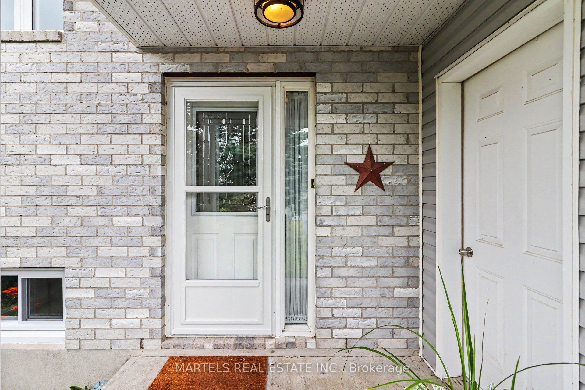 879 Lawrence Street, Clarence-Rockland, ON K4K 1M8 photo 2