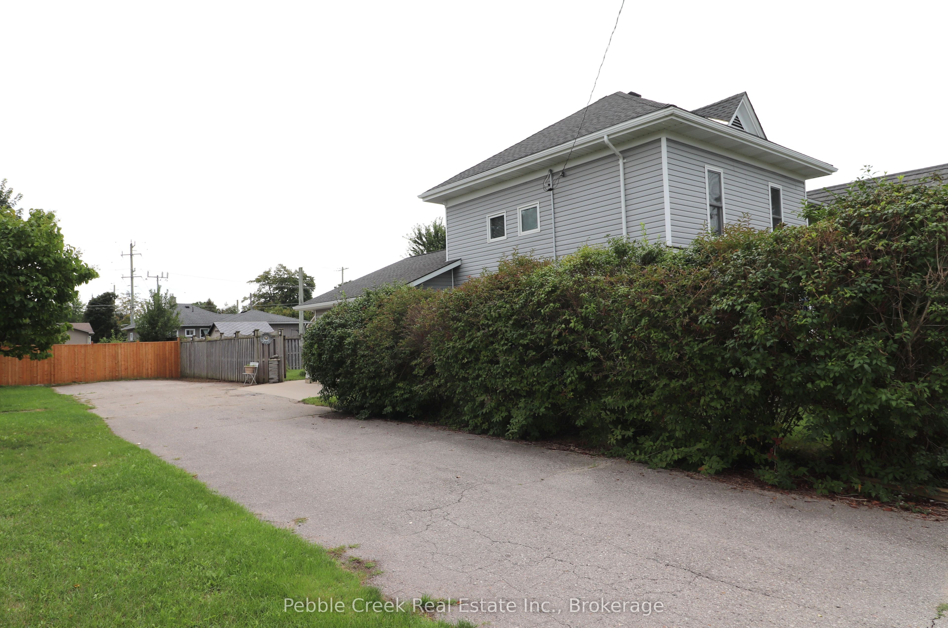206 Picton Street E, Goderich, ON N7A 1J8 photo 3