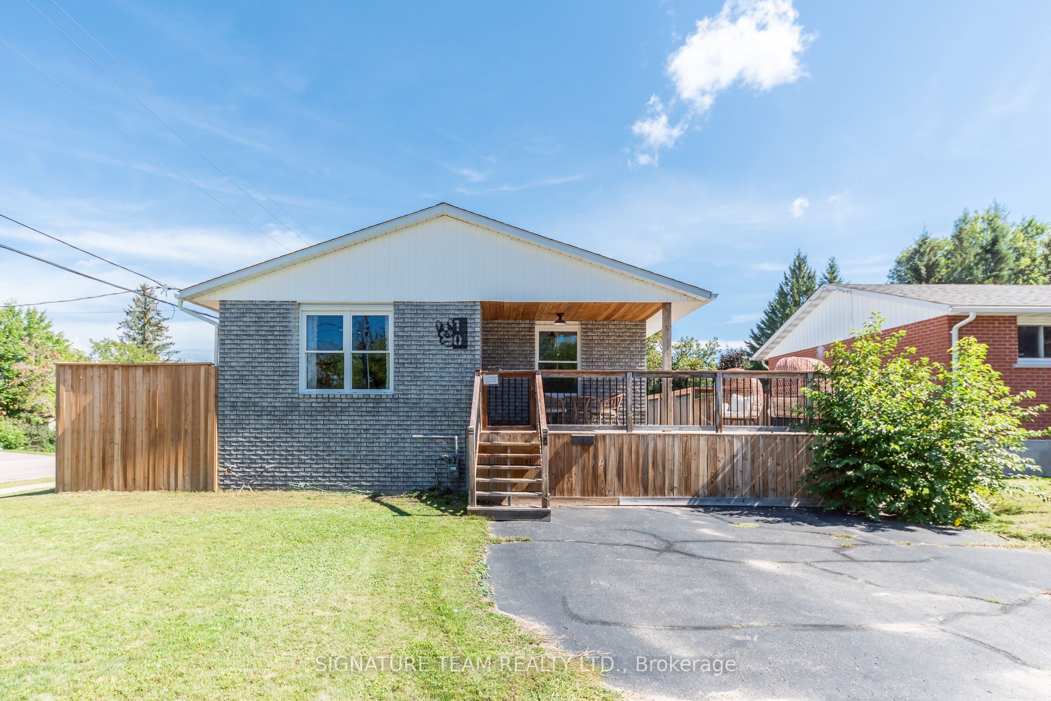 10 Selkirk Street, Petawawa, ON K8H 1N9