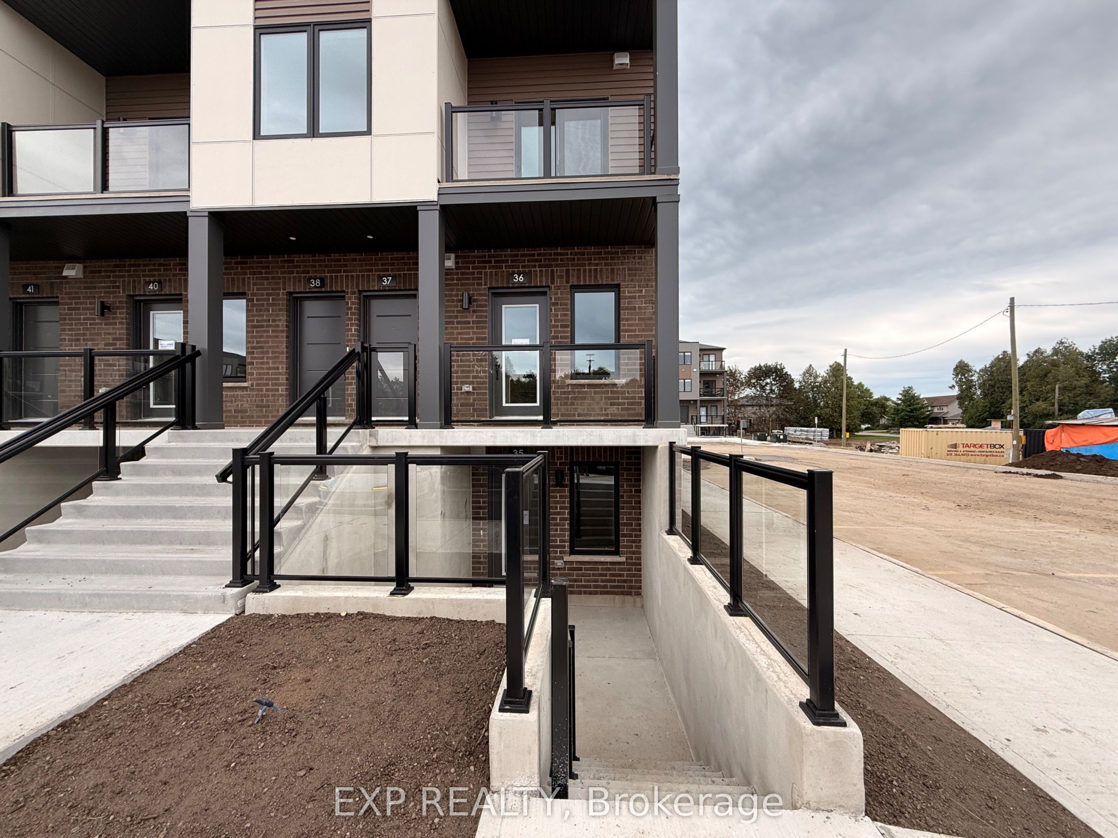 42 Lowes Rd. West Street, Guelph, ON N1G 0H6