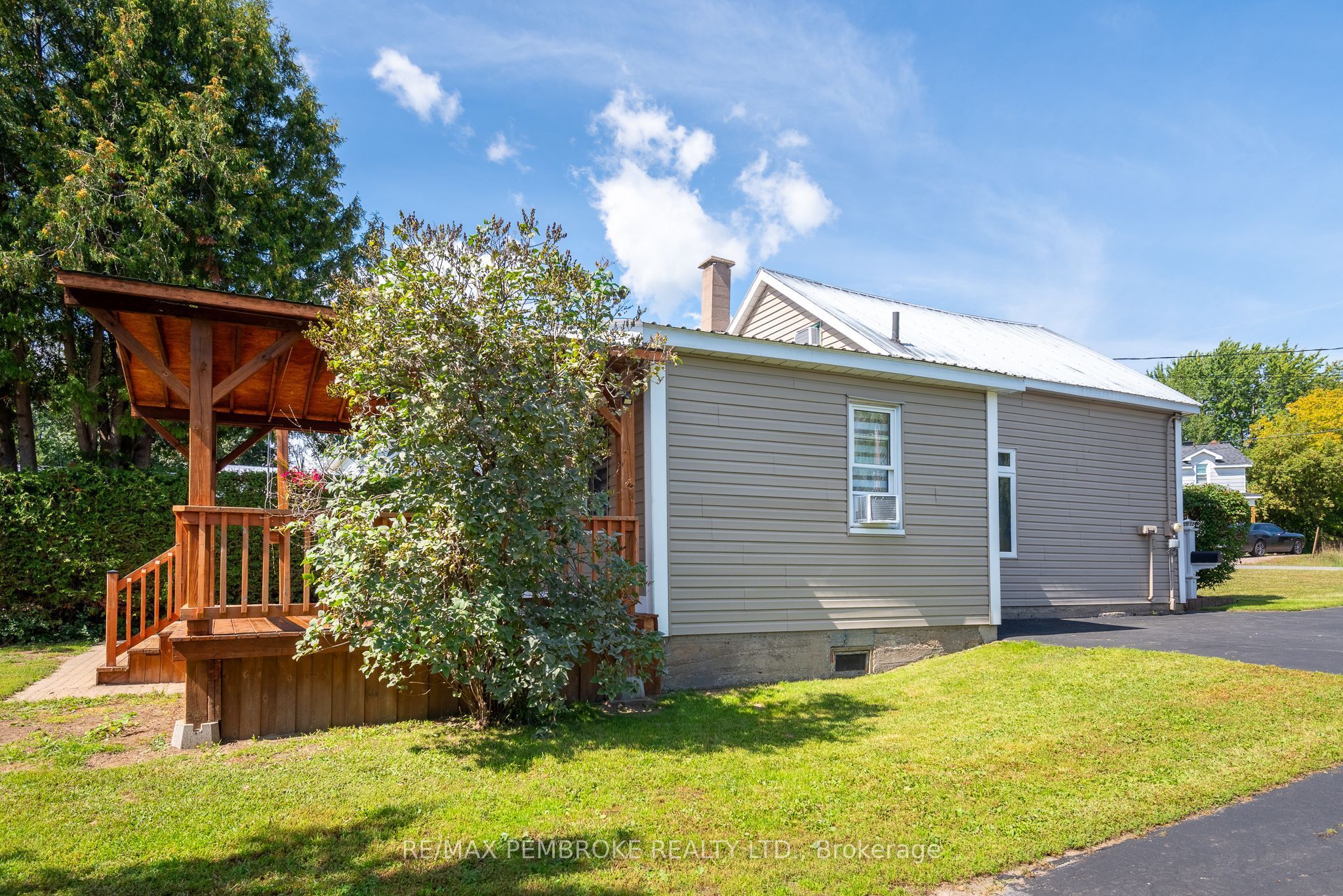 628 Perth Street, Pembroke, ON K8A 6C1 photo 5