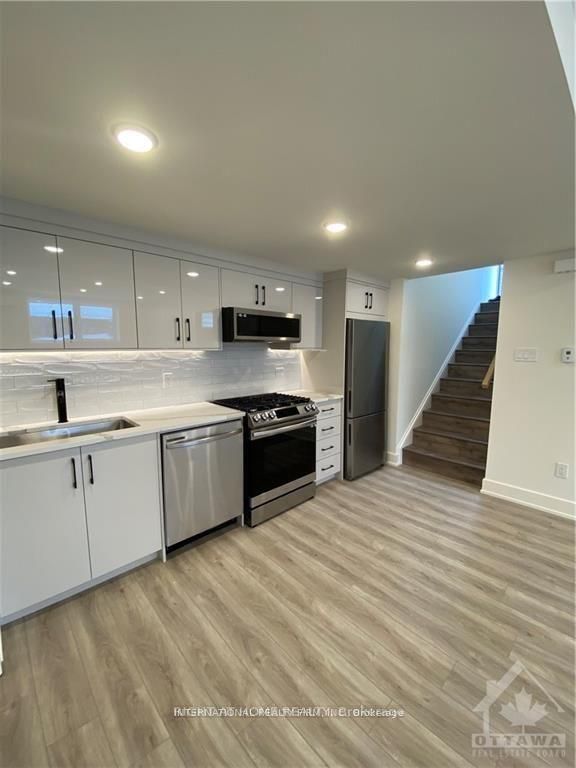 79 Boyce Avenue B, Britannia - Lincoln Heights and Area, ON K2B 6J1 photo 2