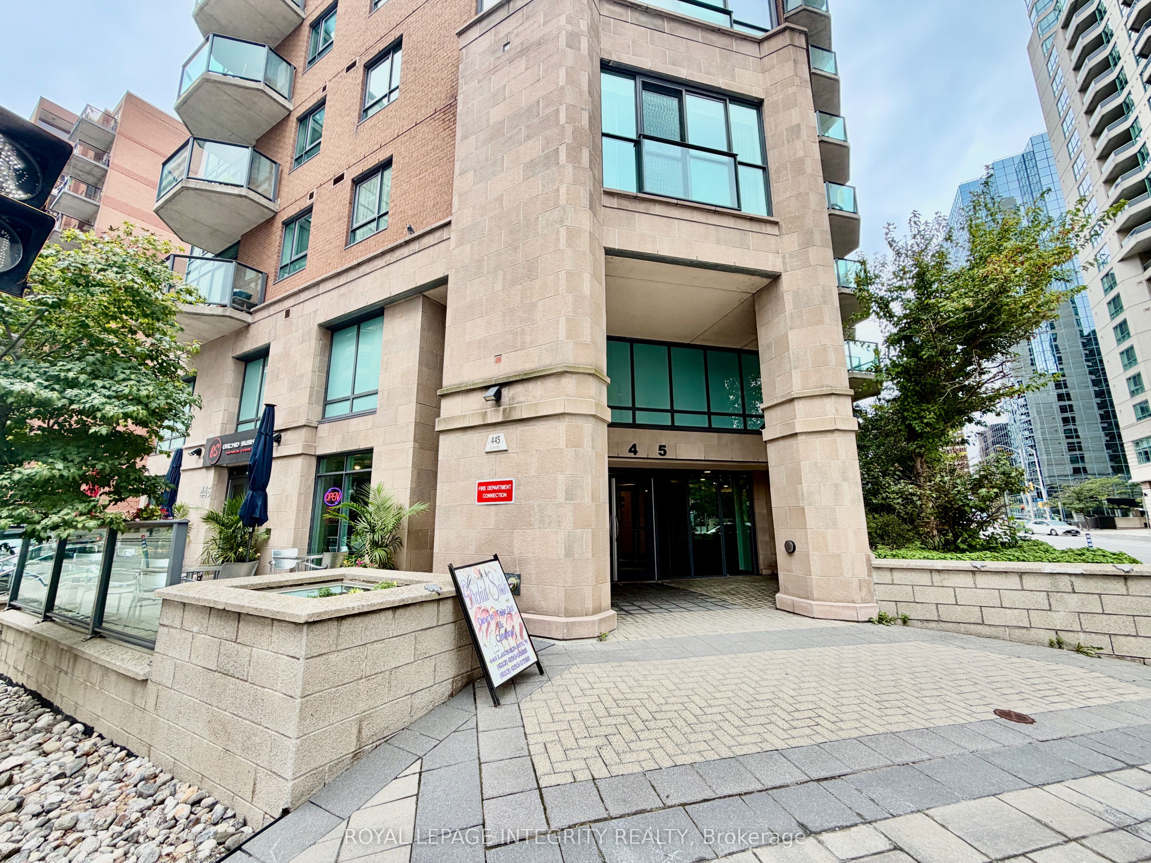 445 Laurier Avenue W 505, Ottawa Centre, ON K1R 0A2 photo 2