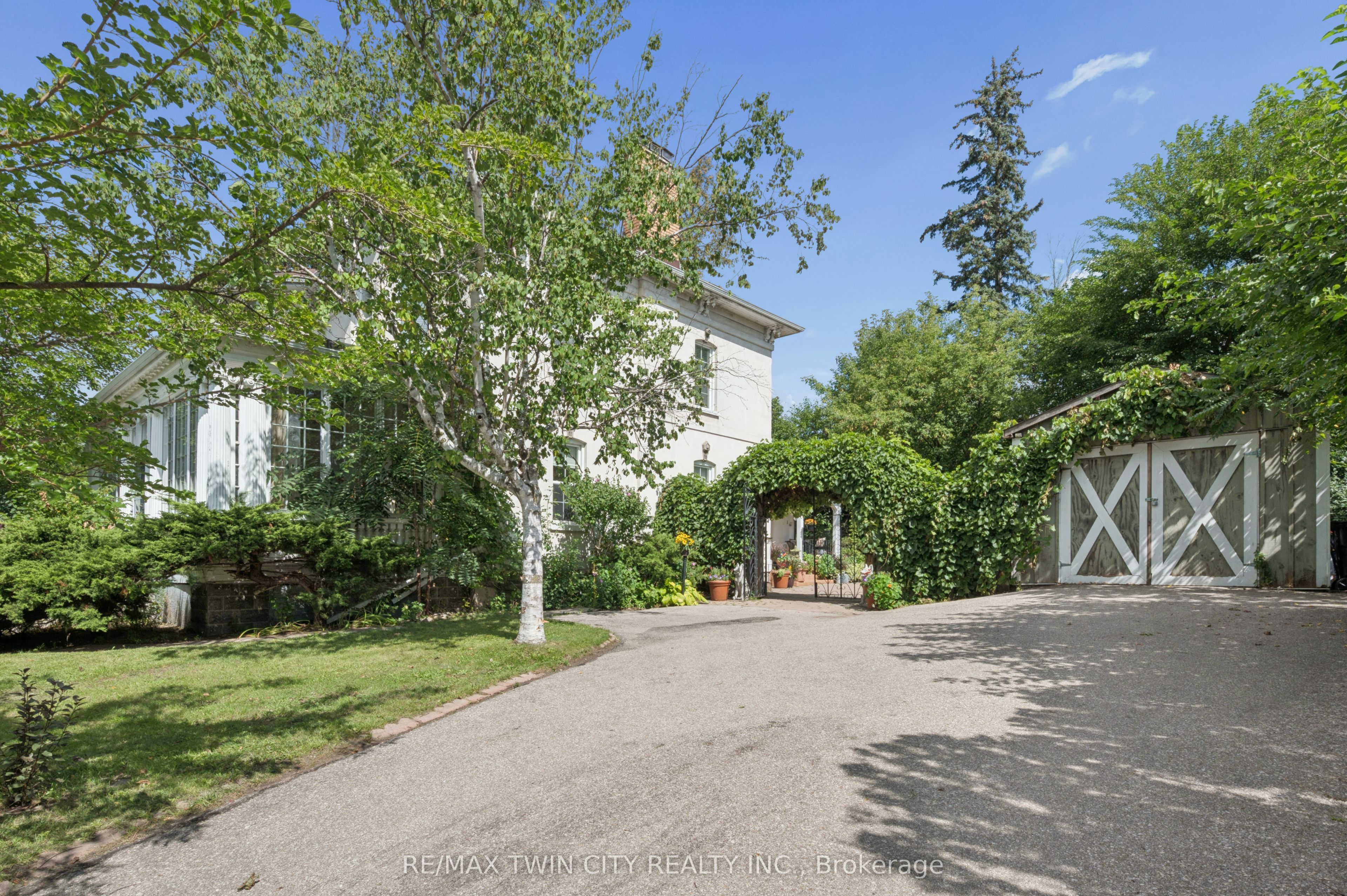 66 Park Hill Road E, Cambridge, ON N1R 1P7 photo 2