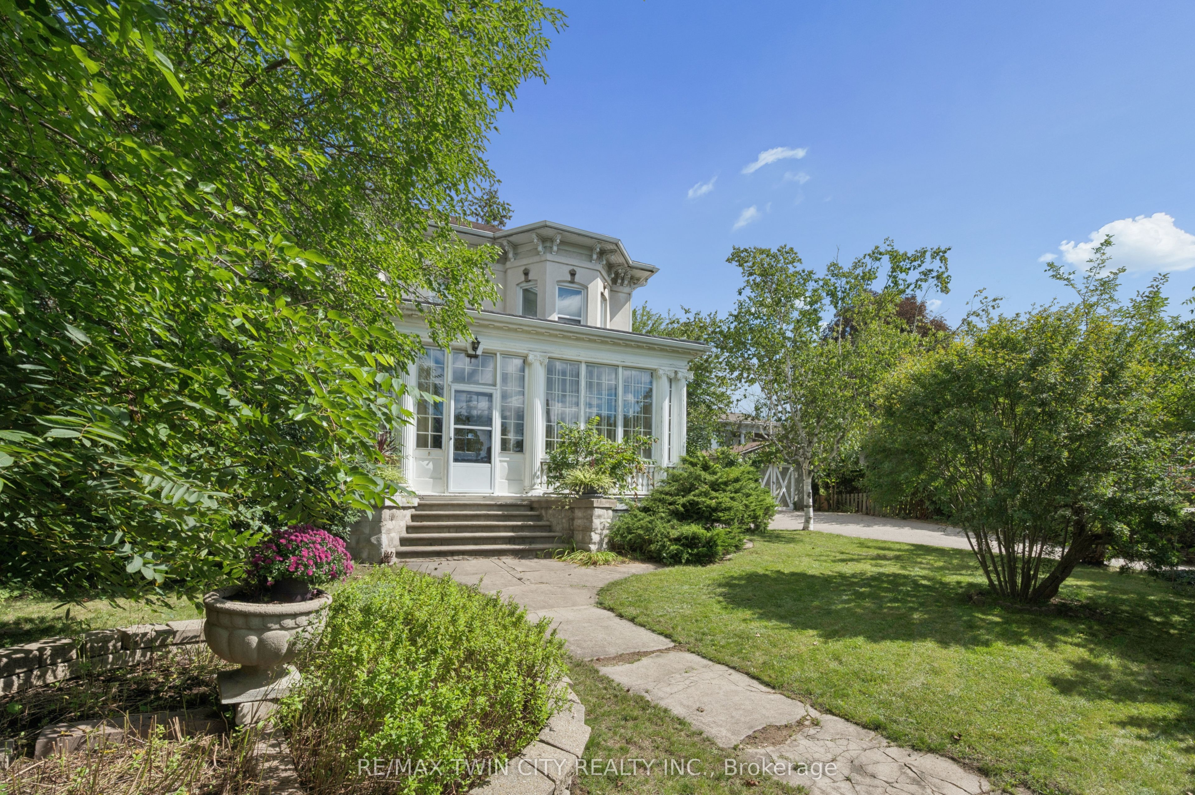 66 Park Hill Road E, Cambridge, ON N1R 1P7 photo 3