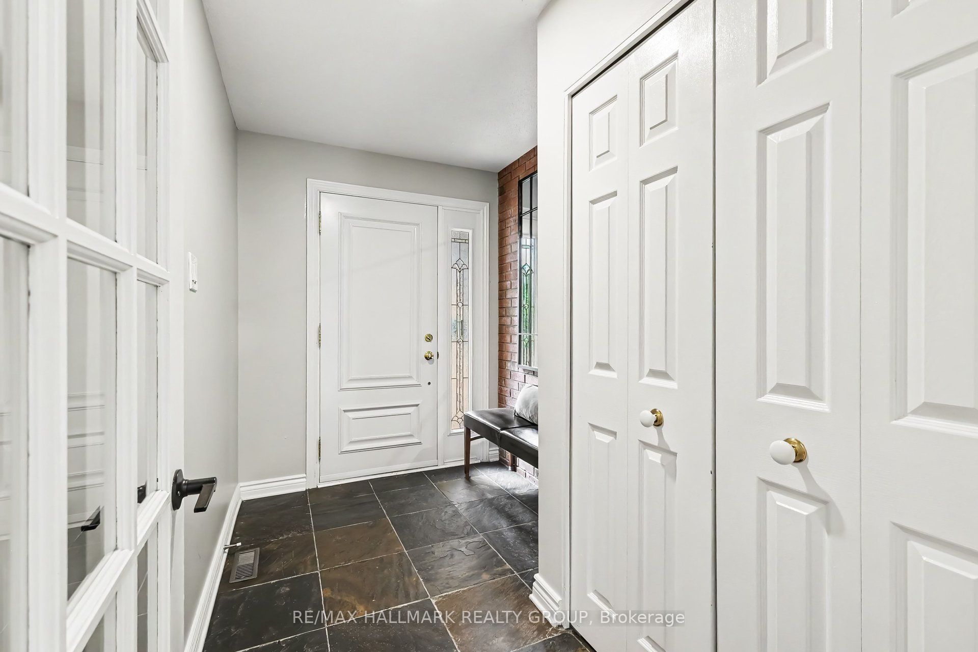 1673 Teslin Court, Orleans - Convent Glen and Area, ON K1C 4X1 photo 2