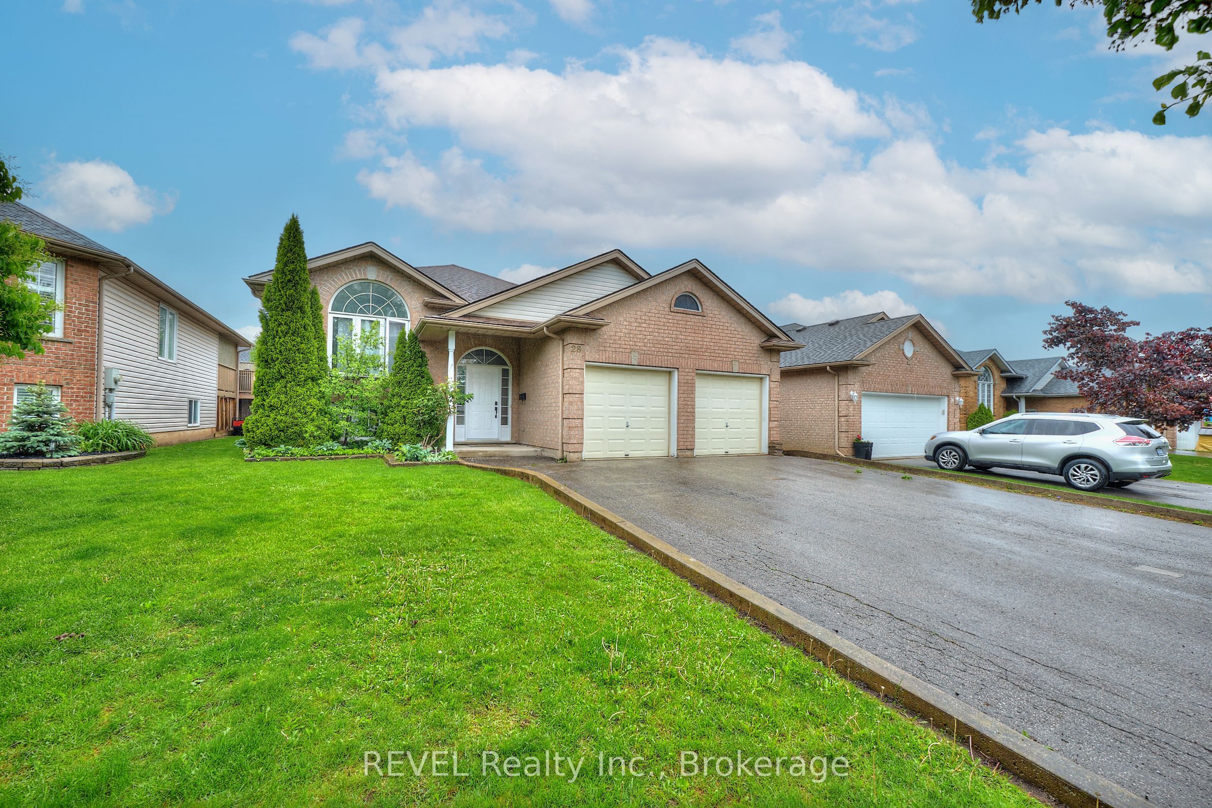28 QUAKER Road, Welland, ON L3C 7K7 photo 2