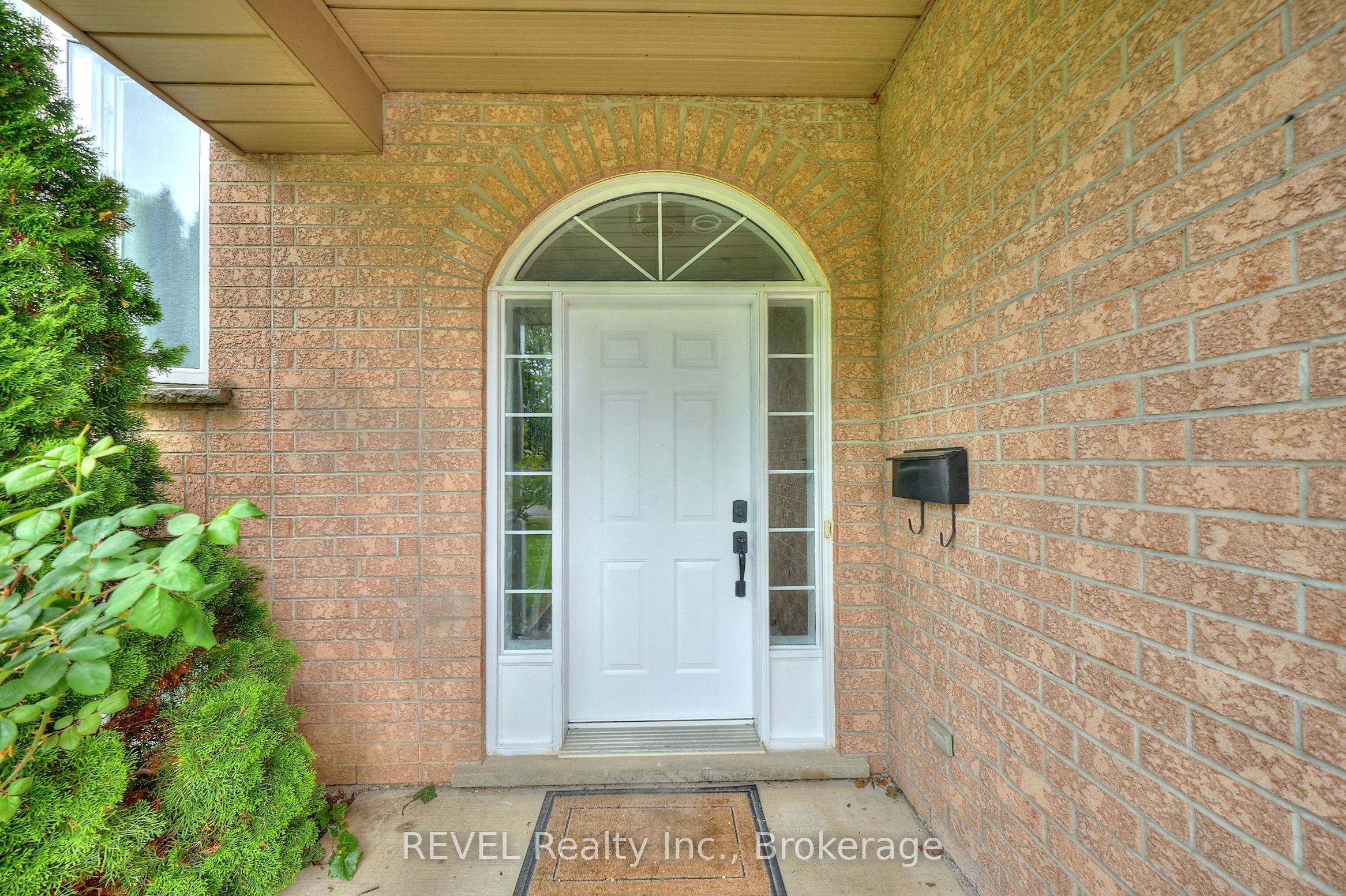 28 QUAKER Road, Welland, ON L3C 7K7 photo 3