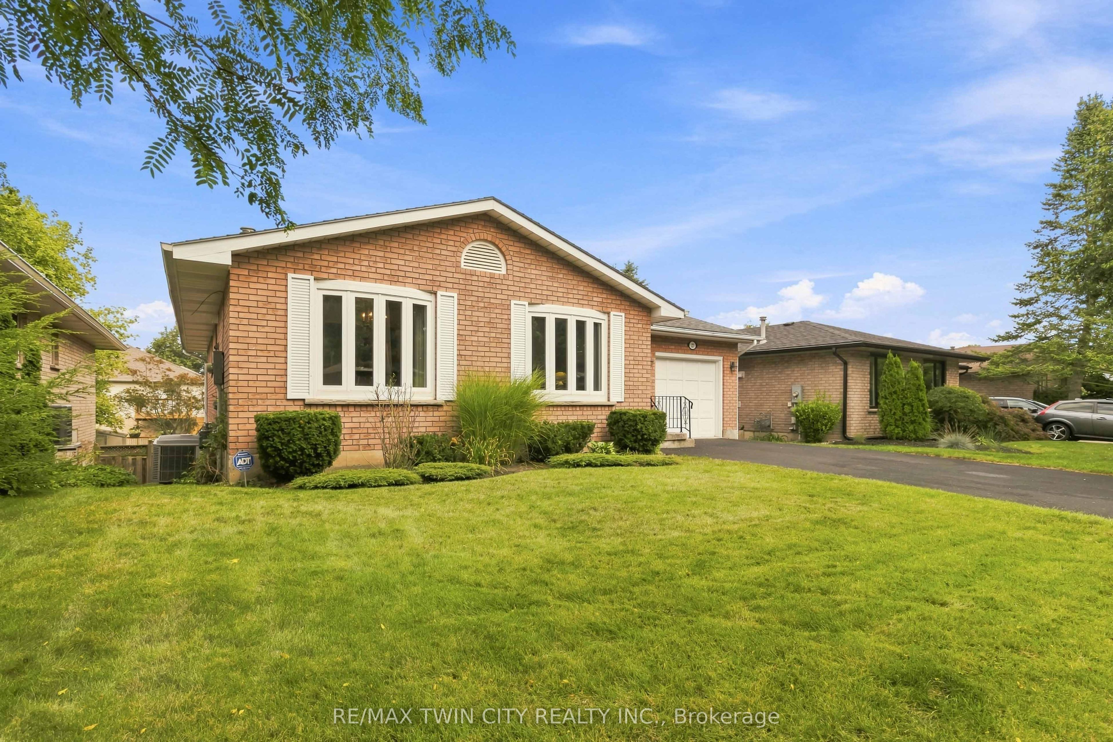 22 Allensgate Drive, Brantford, ON N3V 1C8 photo 2