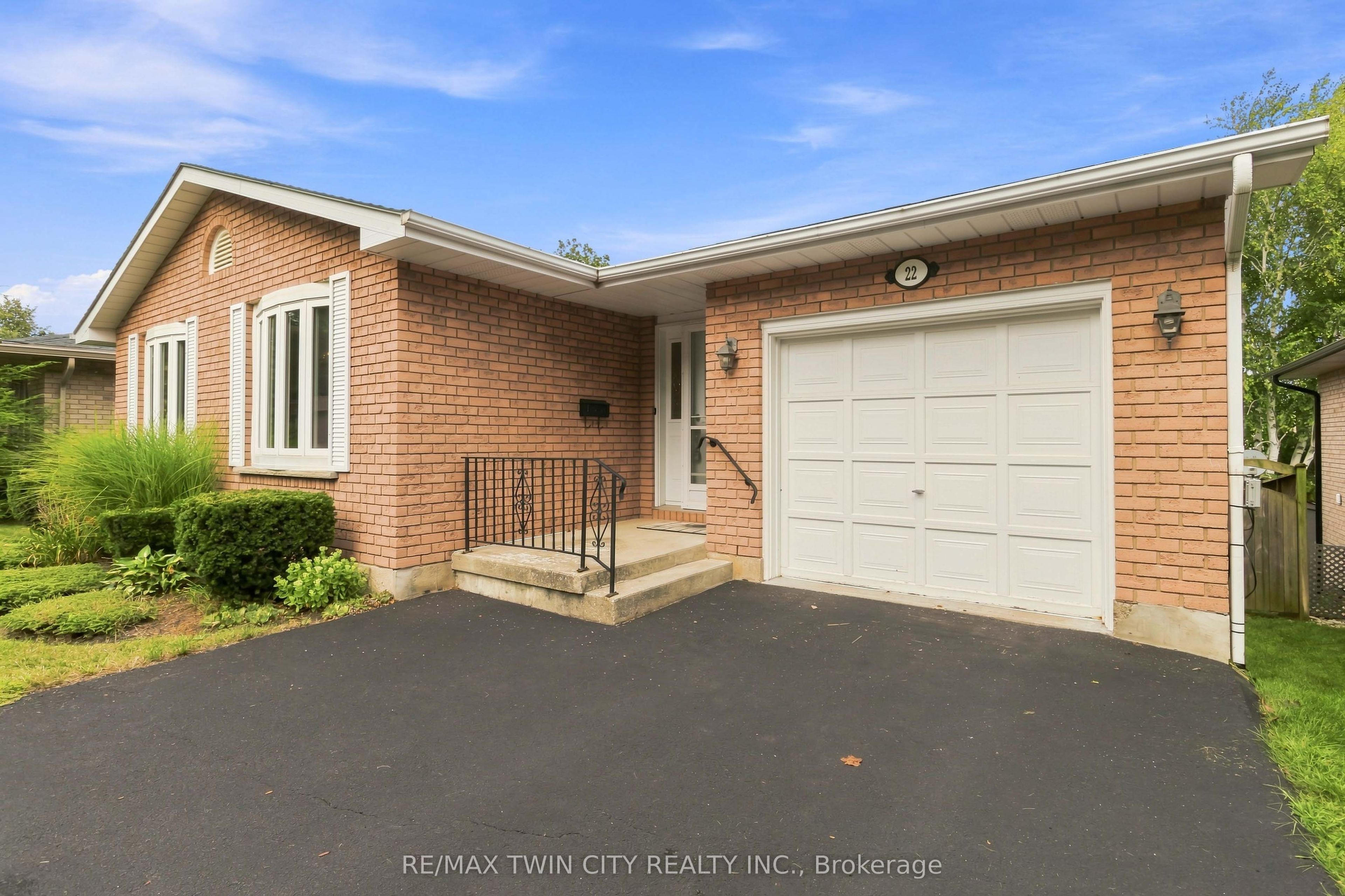 22 Allensgate Drive, Brantford, ON N3V 1C8 photo 3