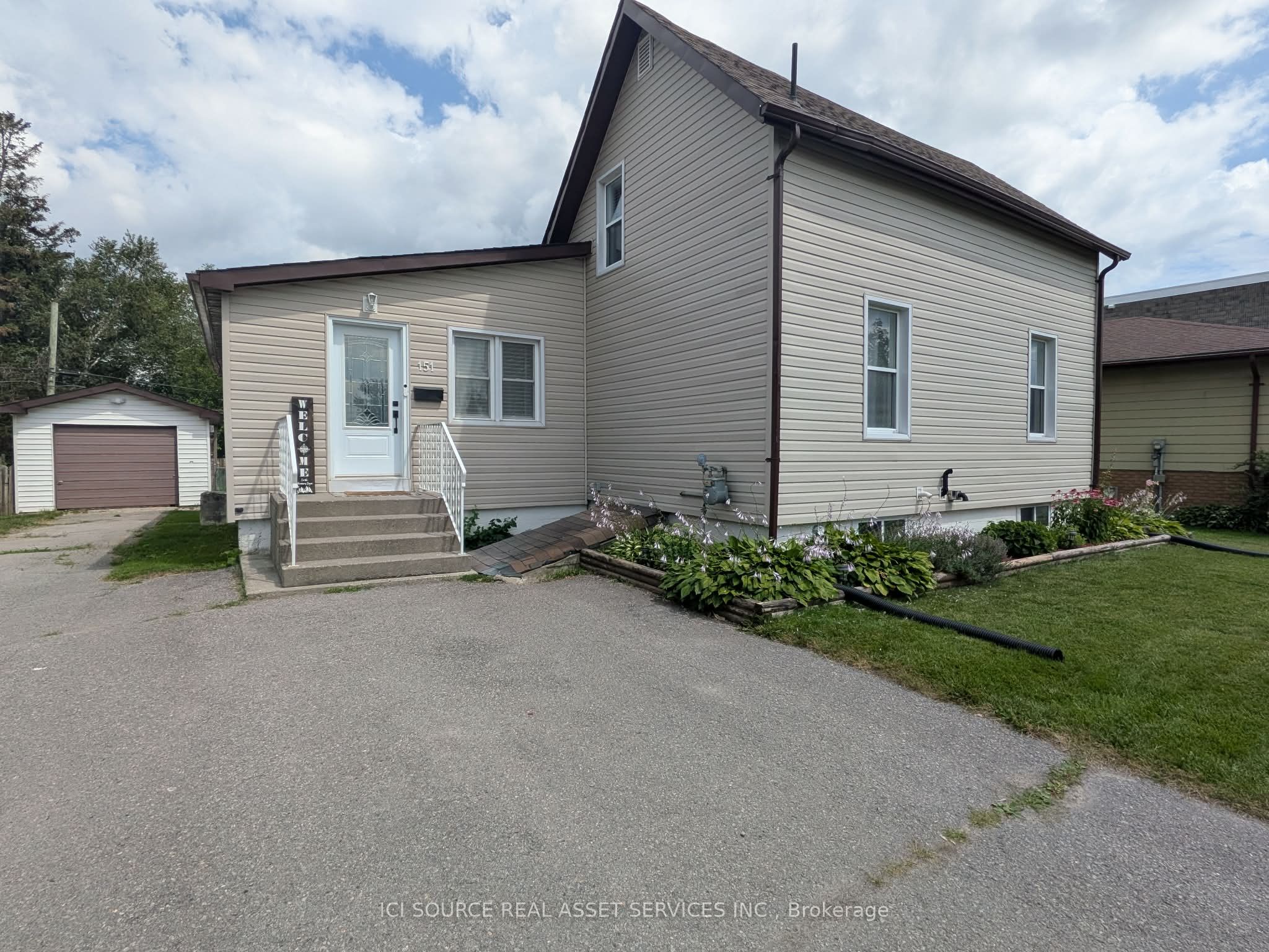 151 Singleton Drive, Belleville, ON K8N 5H4 photo 2